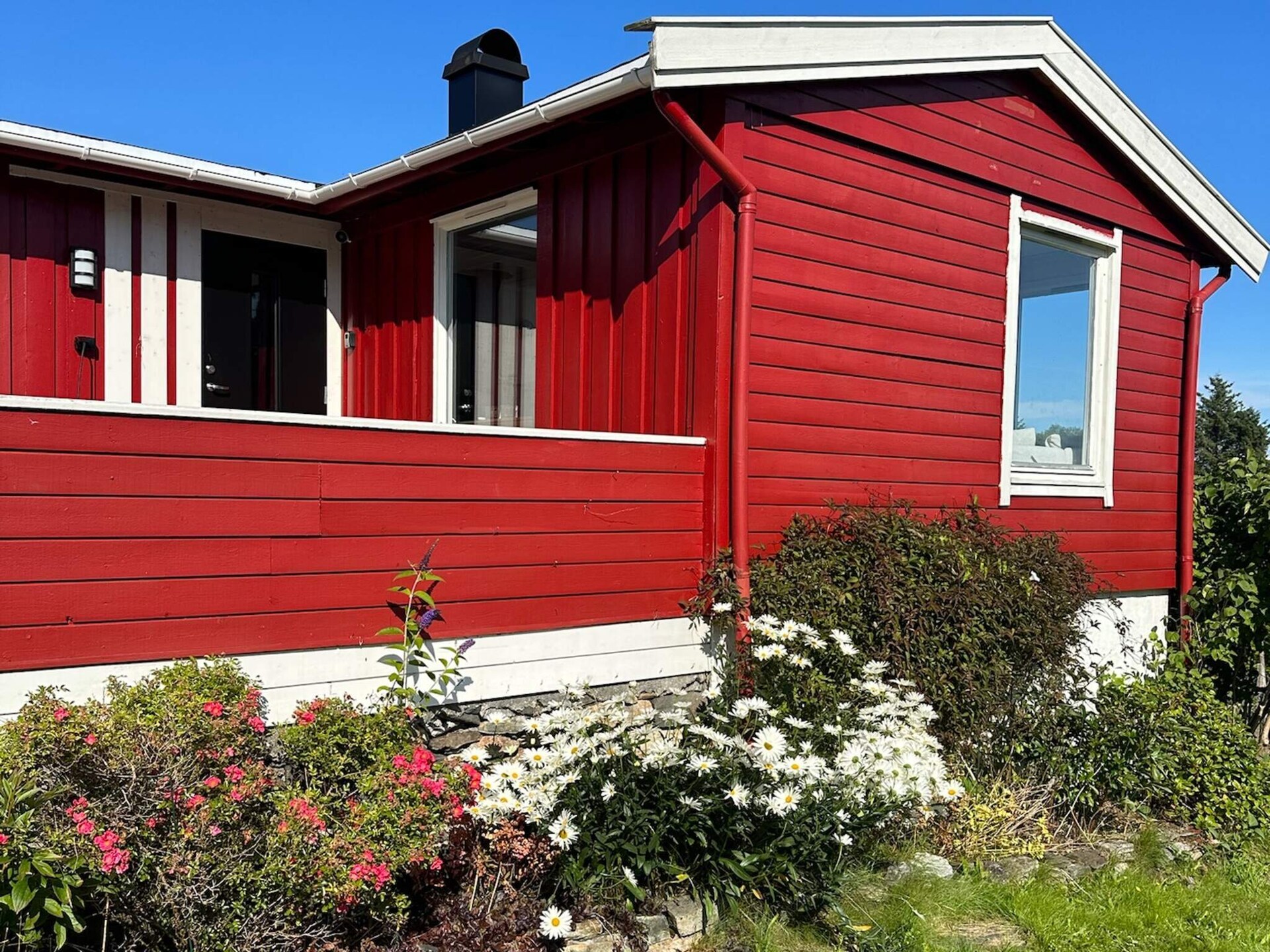 Zonnig vakantiehuis met panoramisch fjordzicht bij Klokkarvik - foto 7