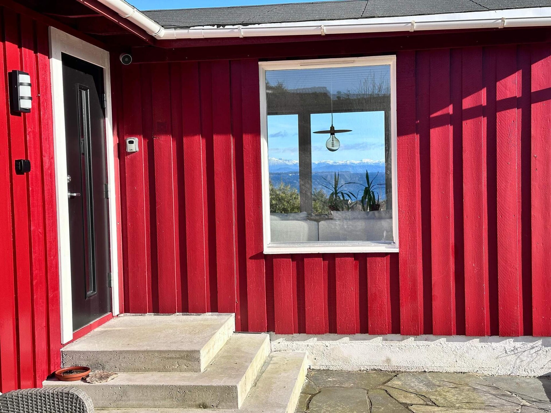 Zonnig vakantiehuis met panoramisch fjordzicht bij Klokkarvik - foto 10