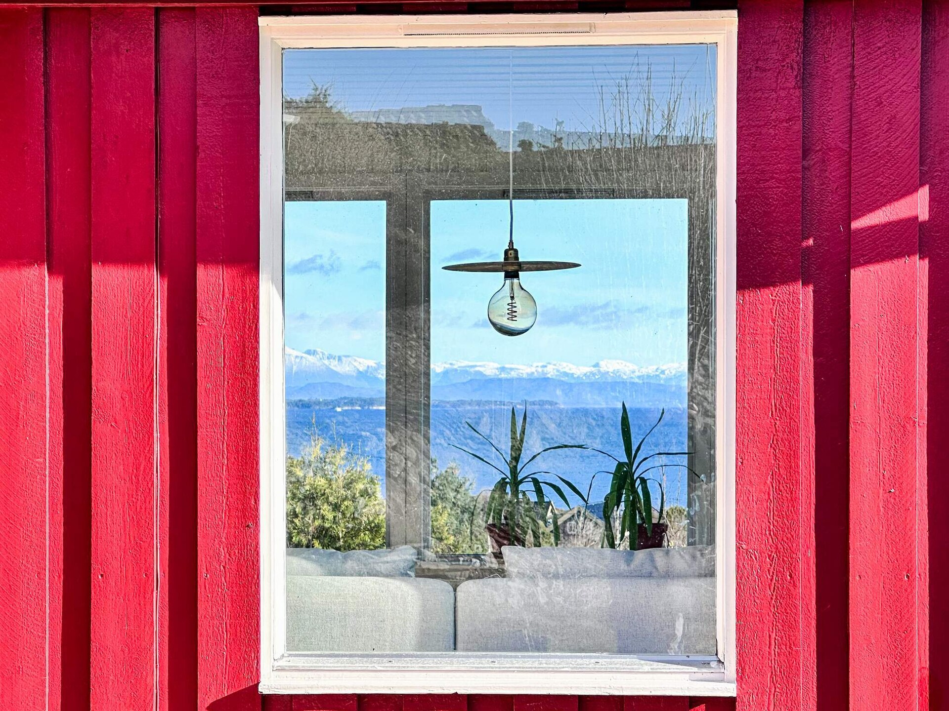 Zonnig vakantiehuis met panoramisch fjordzicht bij Klokkarvik - foto 16