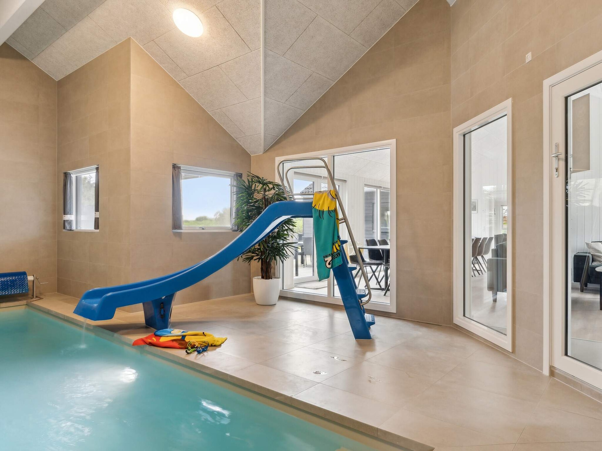 Aan zee: Ruim vakantiehuis in Løkken voor 20 personen · 267 m² - foto 21