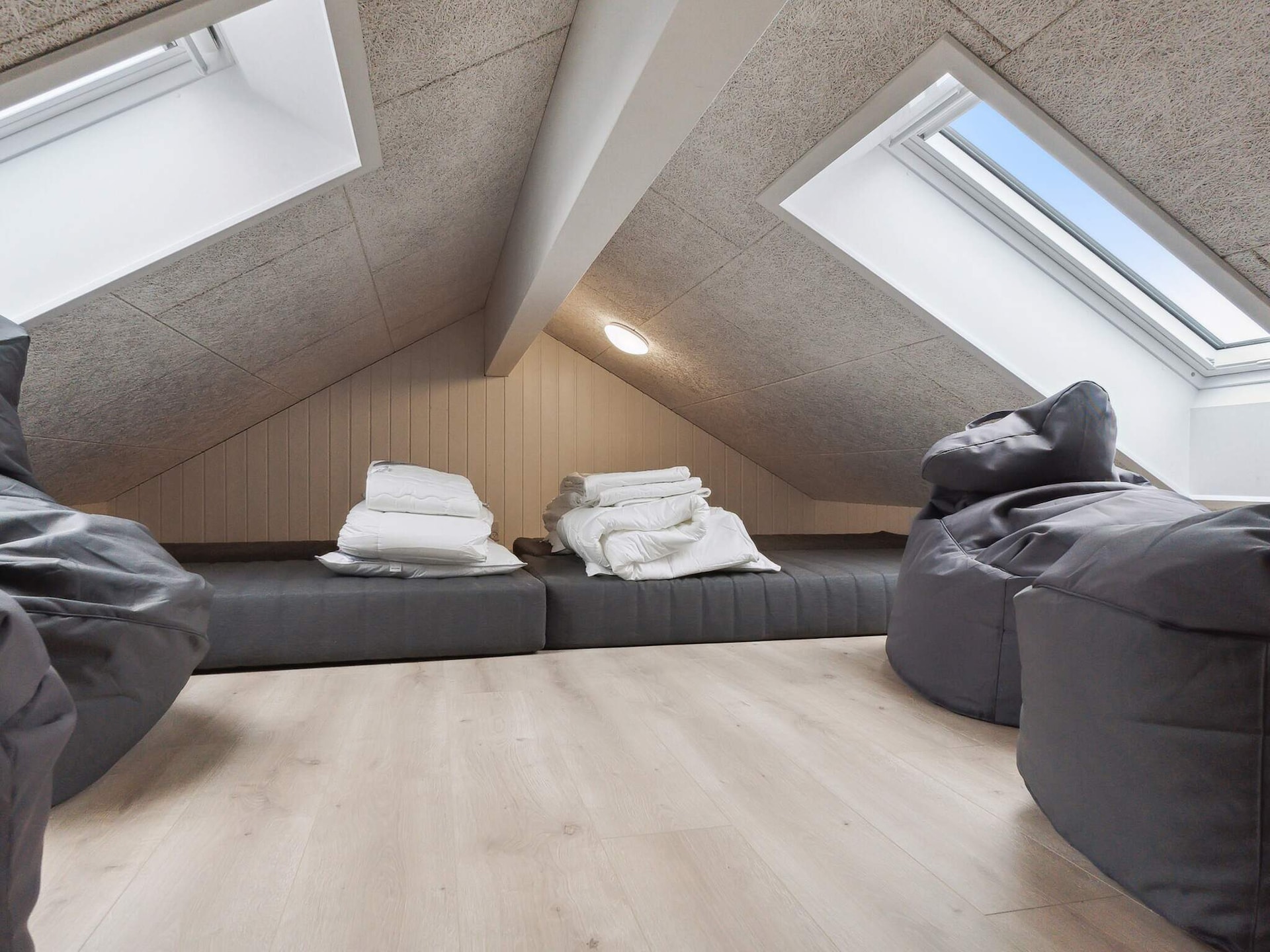 Aan zee: Ruim vakantiehuis in Løkken voor 20 personen · 267 m² - foto 37