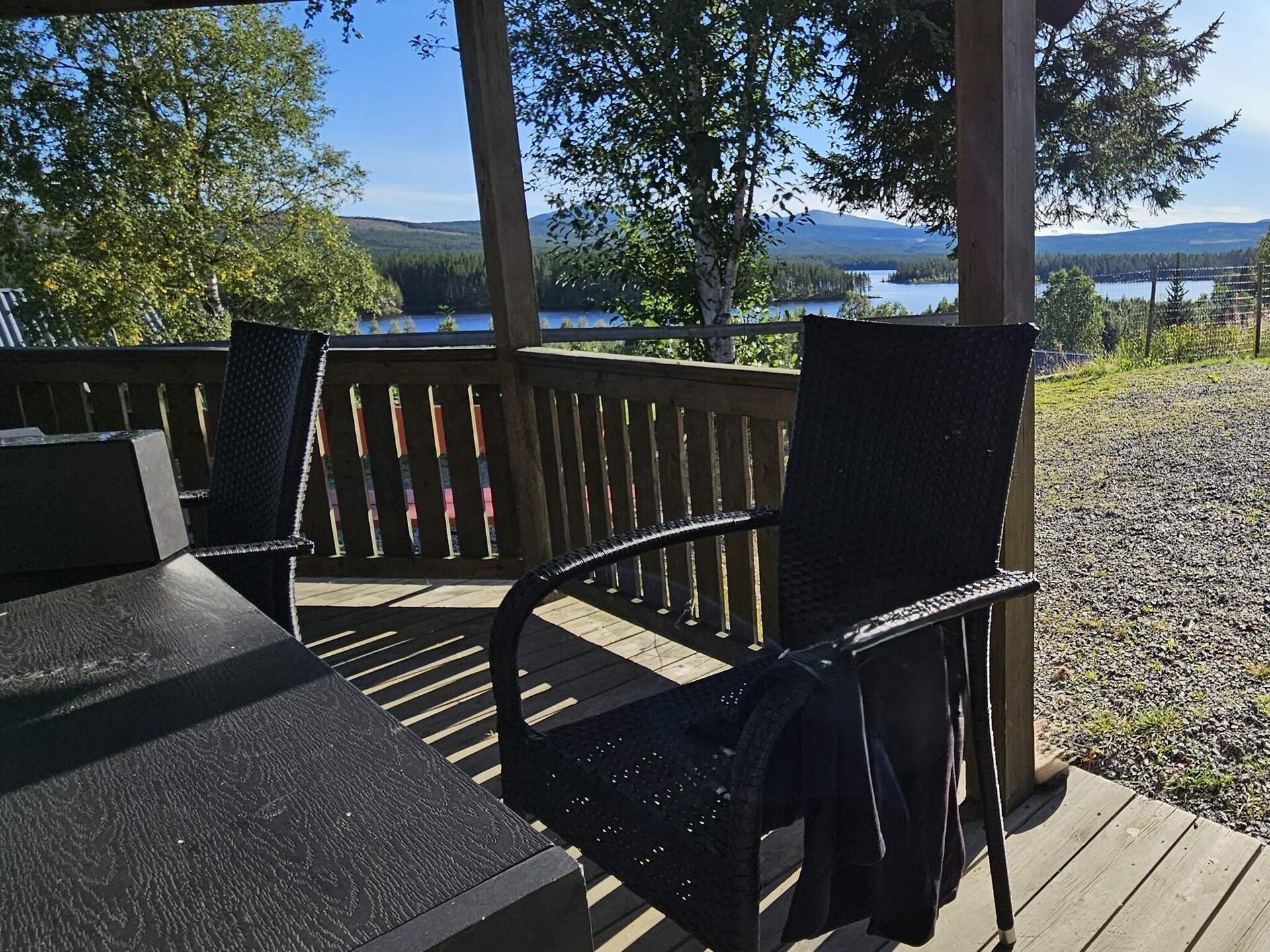 Charmante vakantiehut in Rörvattnet met uitzicht op meer en bergen - foto 15