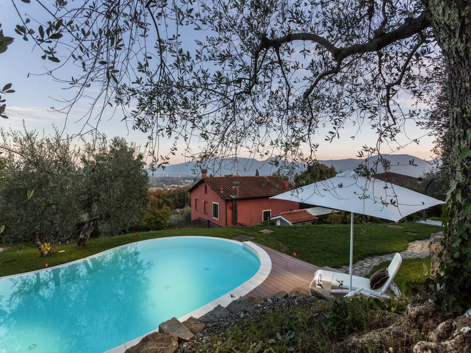 Villa Alberta: Luxe Toscaanse villa aan golfbaan bij Lucca - foto 16