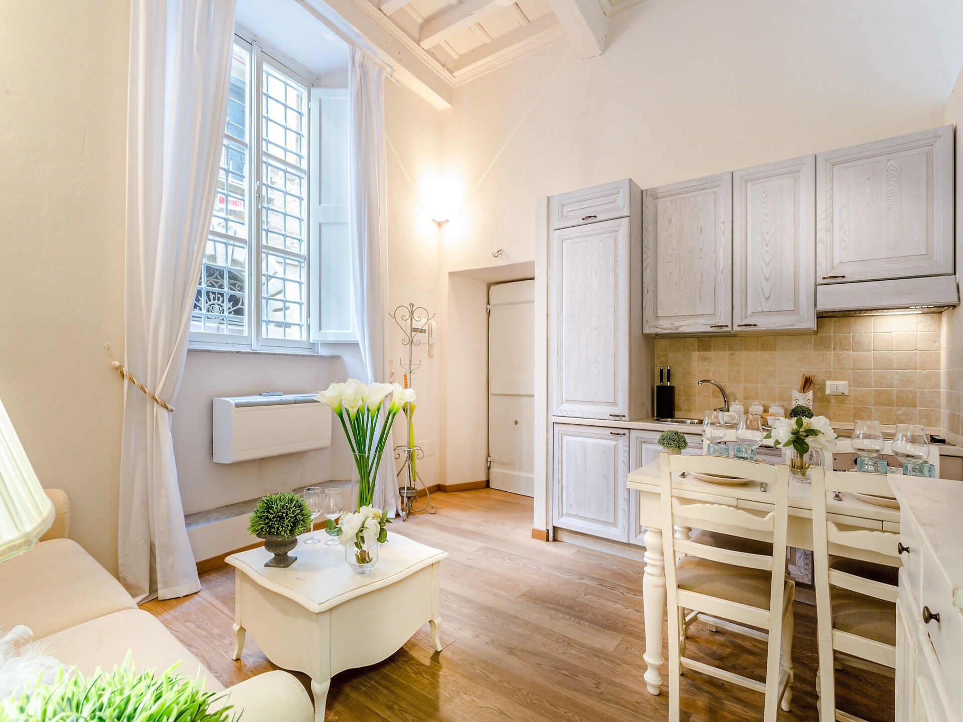 Stijlvol appartement in historisch paleis Lucca met uitzicht op verborgen tuin - foto 5