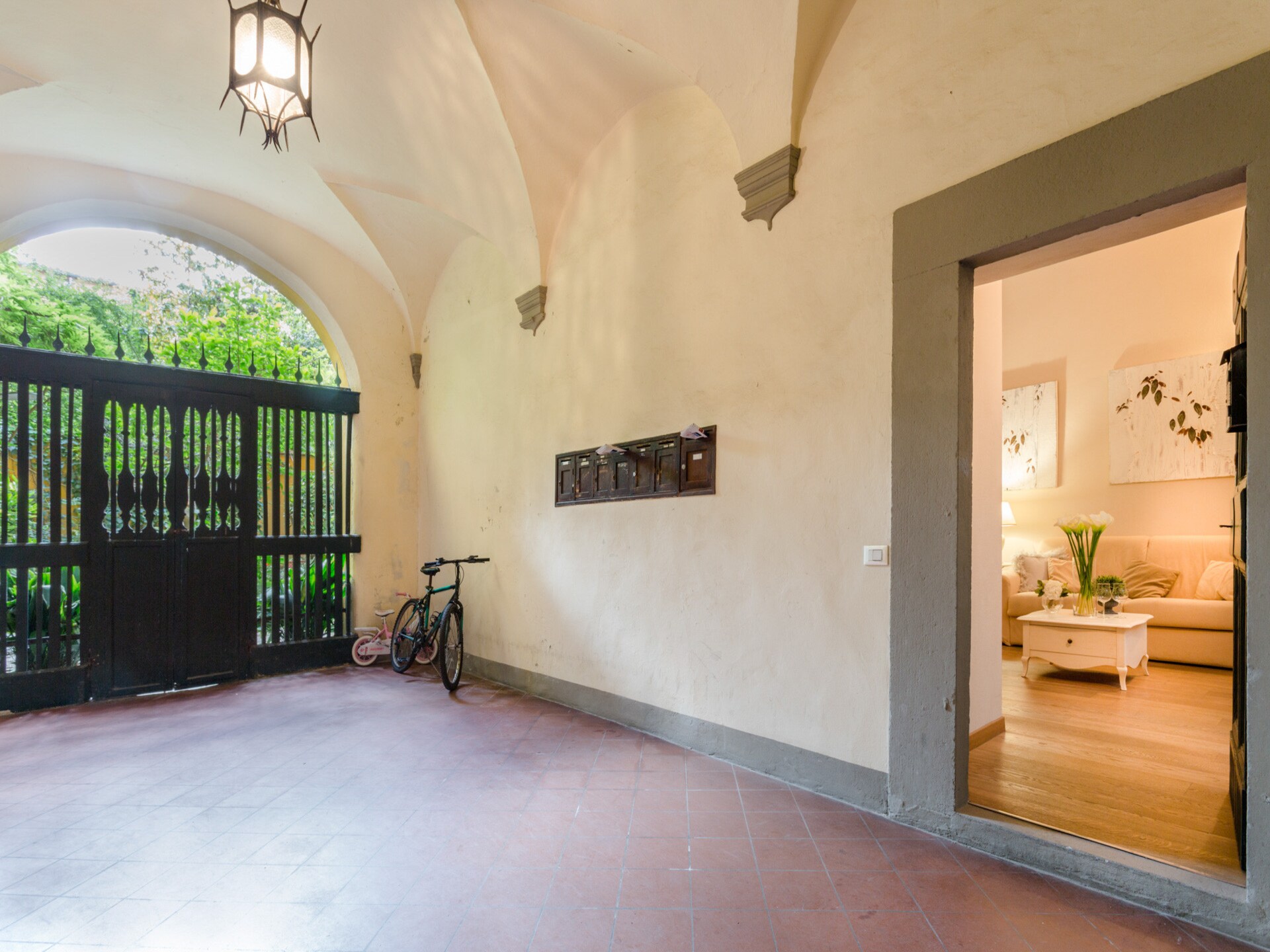 Stijlvol appartement in historisch paleis Lucca met uitzicht op verborgen tuin - foto 2