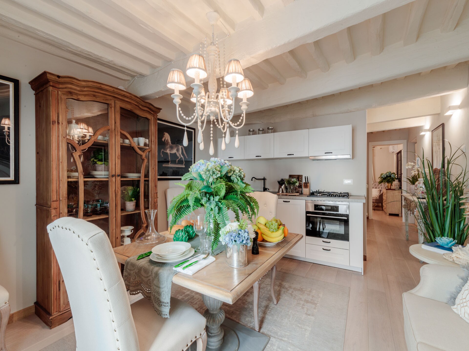 Romantisch appartement in hartje Lucca met geheime tuin en luxe keuken - foto 10