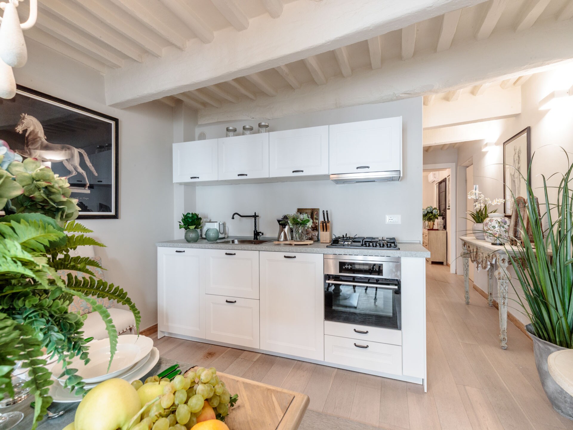 Romantisch appartement in hartje Lucca met geheime tuin en luxe keuken - foto 13