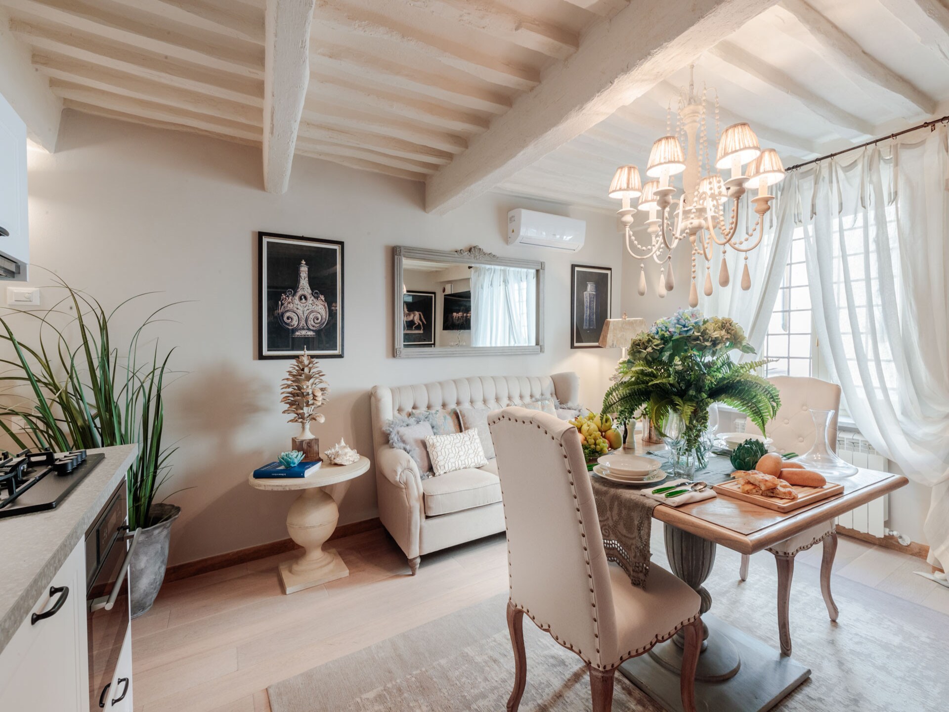 Romantisch appartement in hartje Lucca met geheime tuin en luxe keuken - foto 2