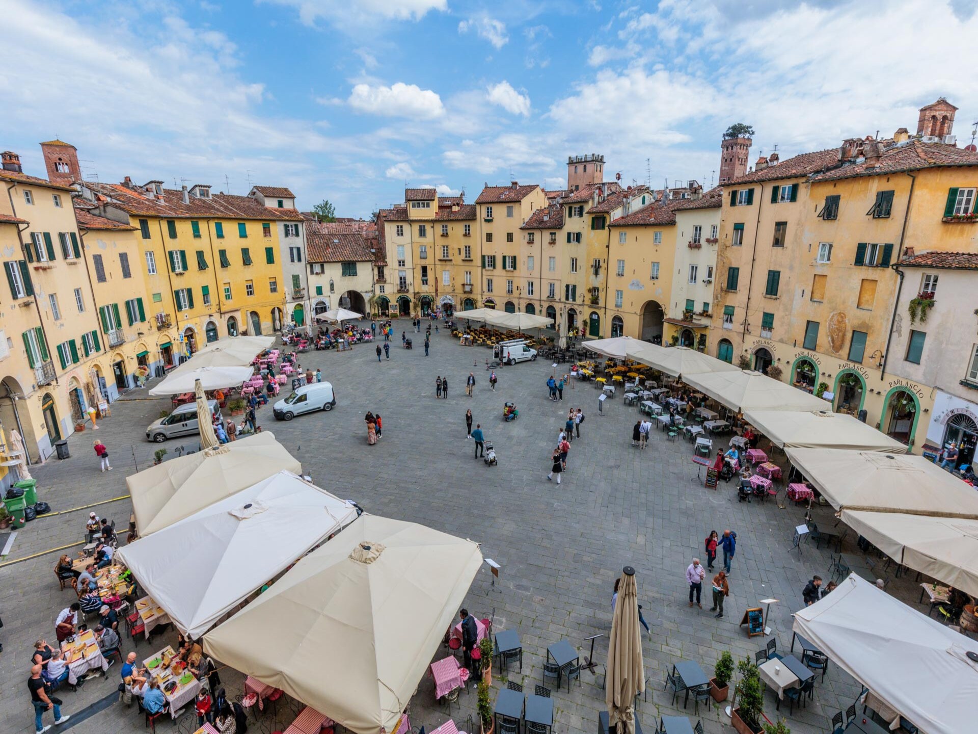 Casa Pitt: Elegante stadsvilla met balkon aan Piazza Anfiteatro in Lucca - foto 3
