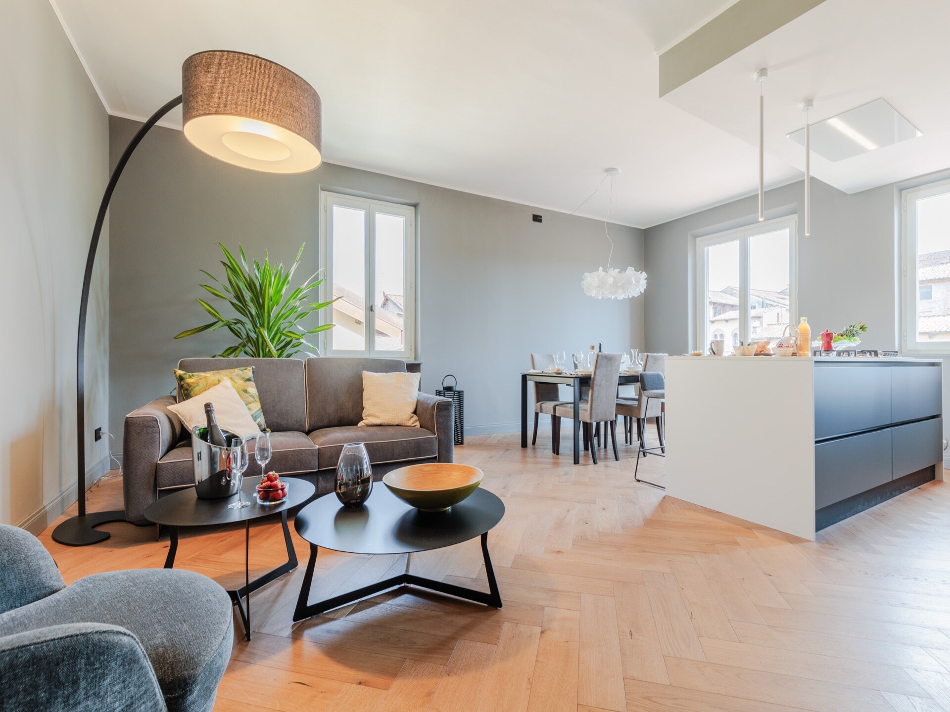 Penthouse Lucca: Modern design met uitzicht op de Torre Guinigi - foto 12
