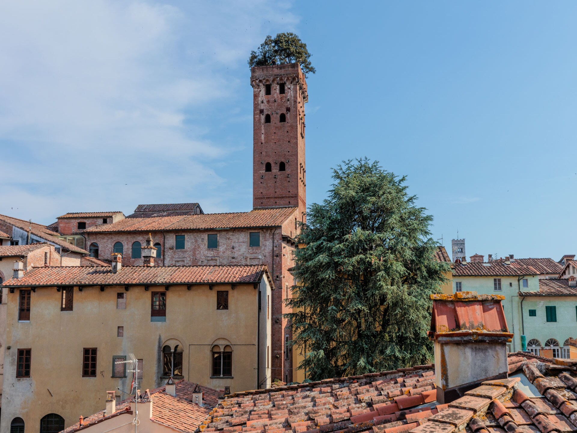 Penthouse Lucca: Modern design met uitzicht op de Torre Guinigi - foto 2