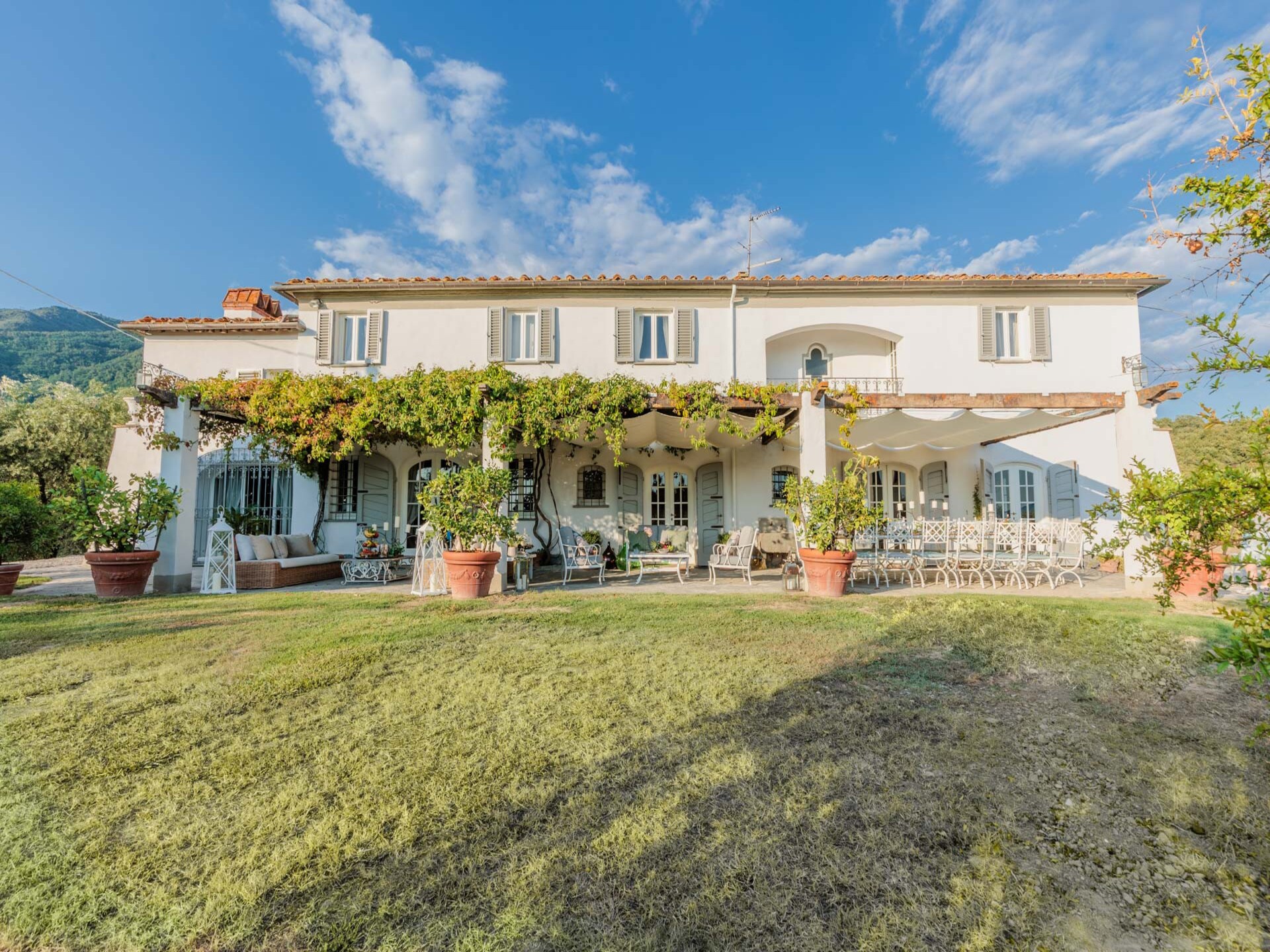 Villa Noa: Ruim Toscaans familieverblijf met zwembad en uitzicht bij Lucca - foto 1