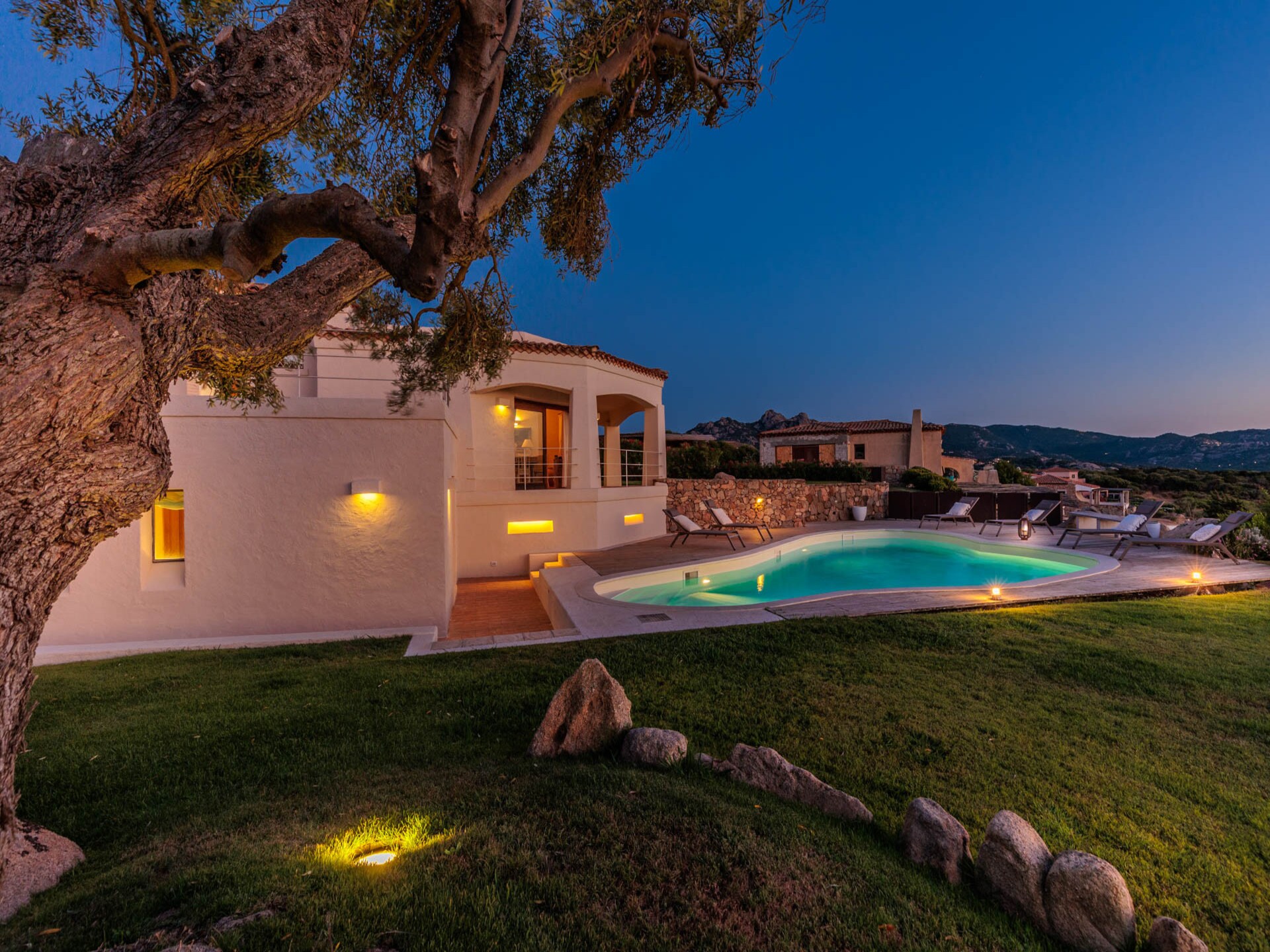 Luxe villa aan de golfbaan bij Porto Cervo met privétuin - foto 19
