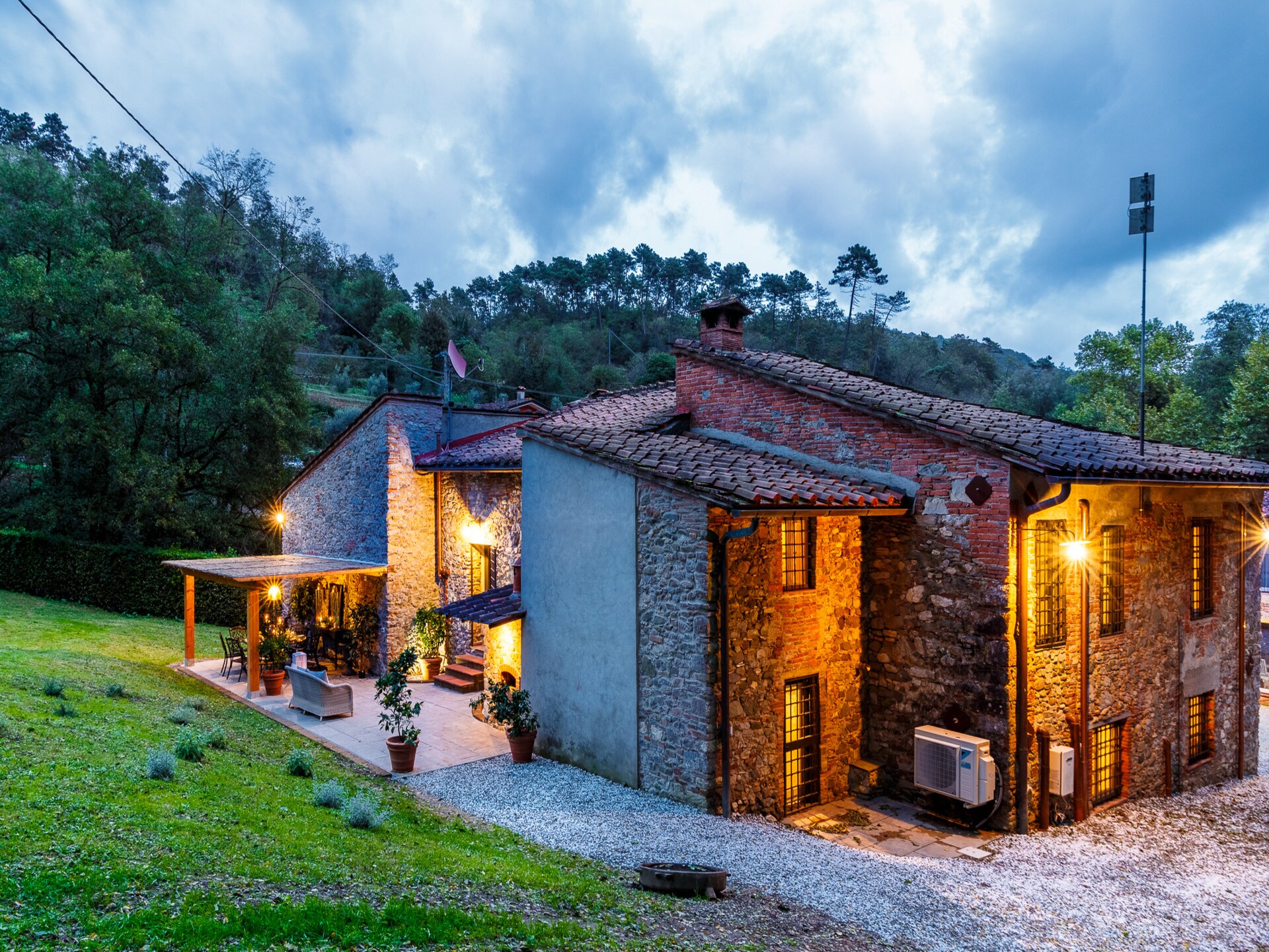 Gerenoveerde Toscaanse Molen Villa met Privézwembad bij Lucca - foto 3