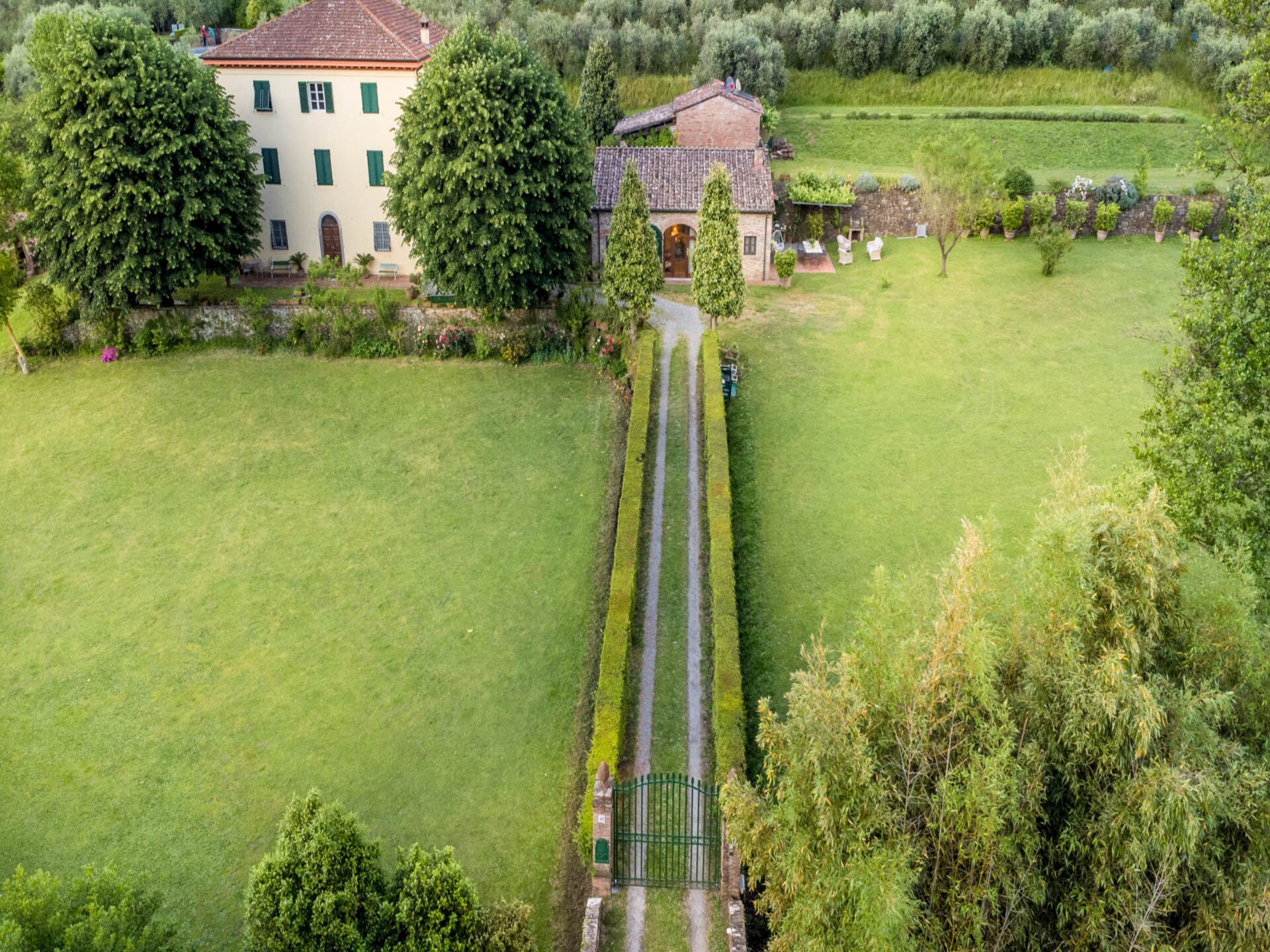 Toscaanse villa met privétuin en uitzicht op olijfgaarden bij Lucca - foto 1
