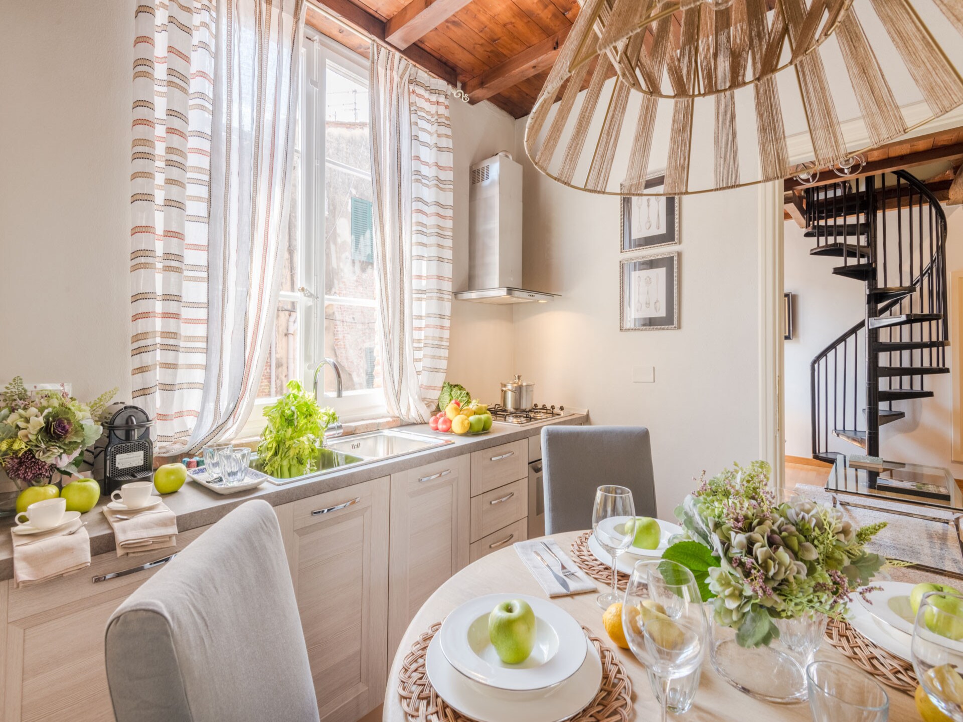 Historisch appartement in kunstwijk Lucca met modern comfort - foto 9