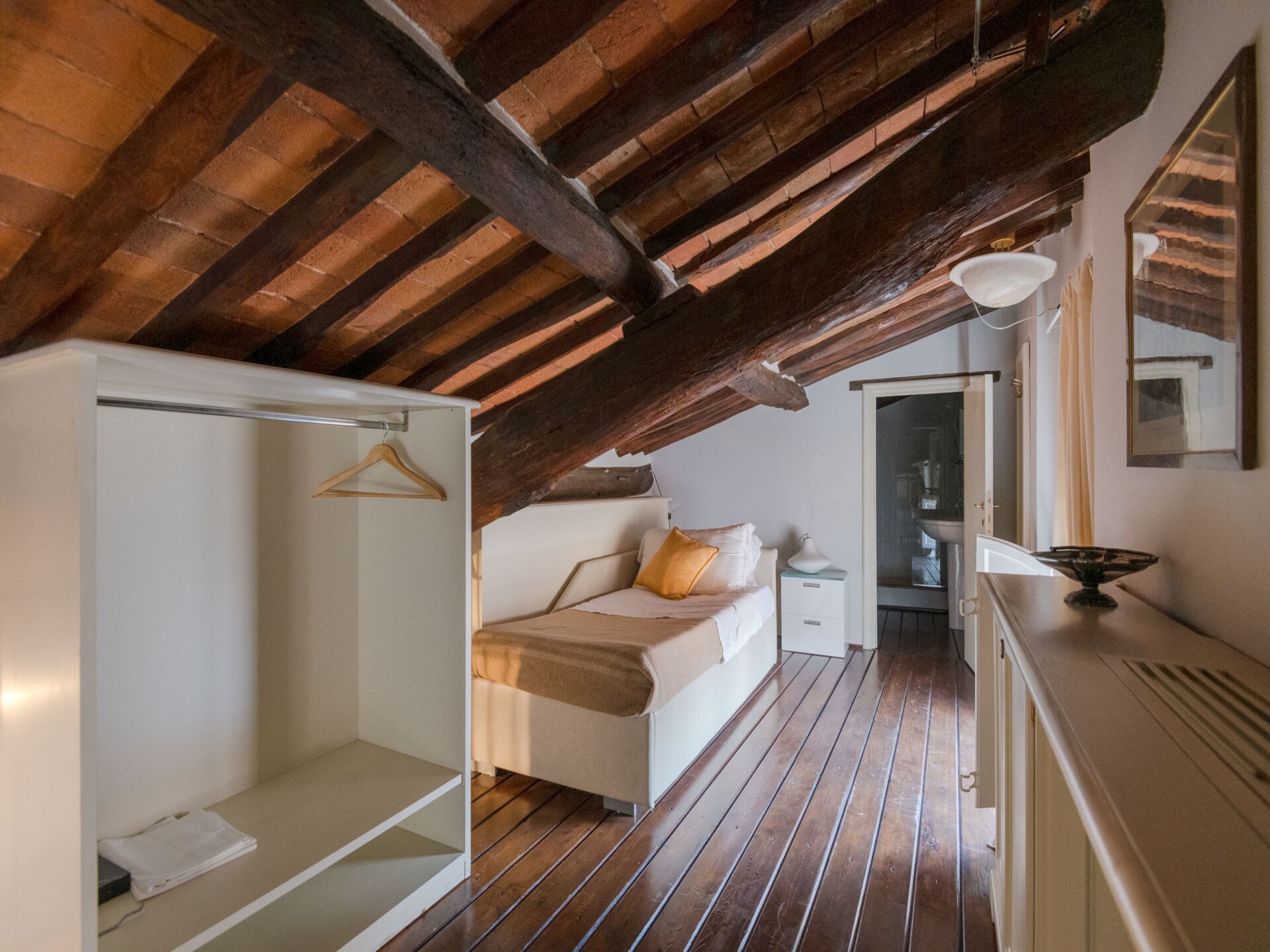 Historisch appartement in kunstwijk Lucca met modern comfort - foto 17