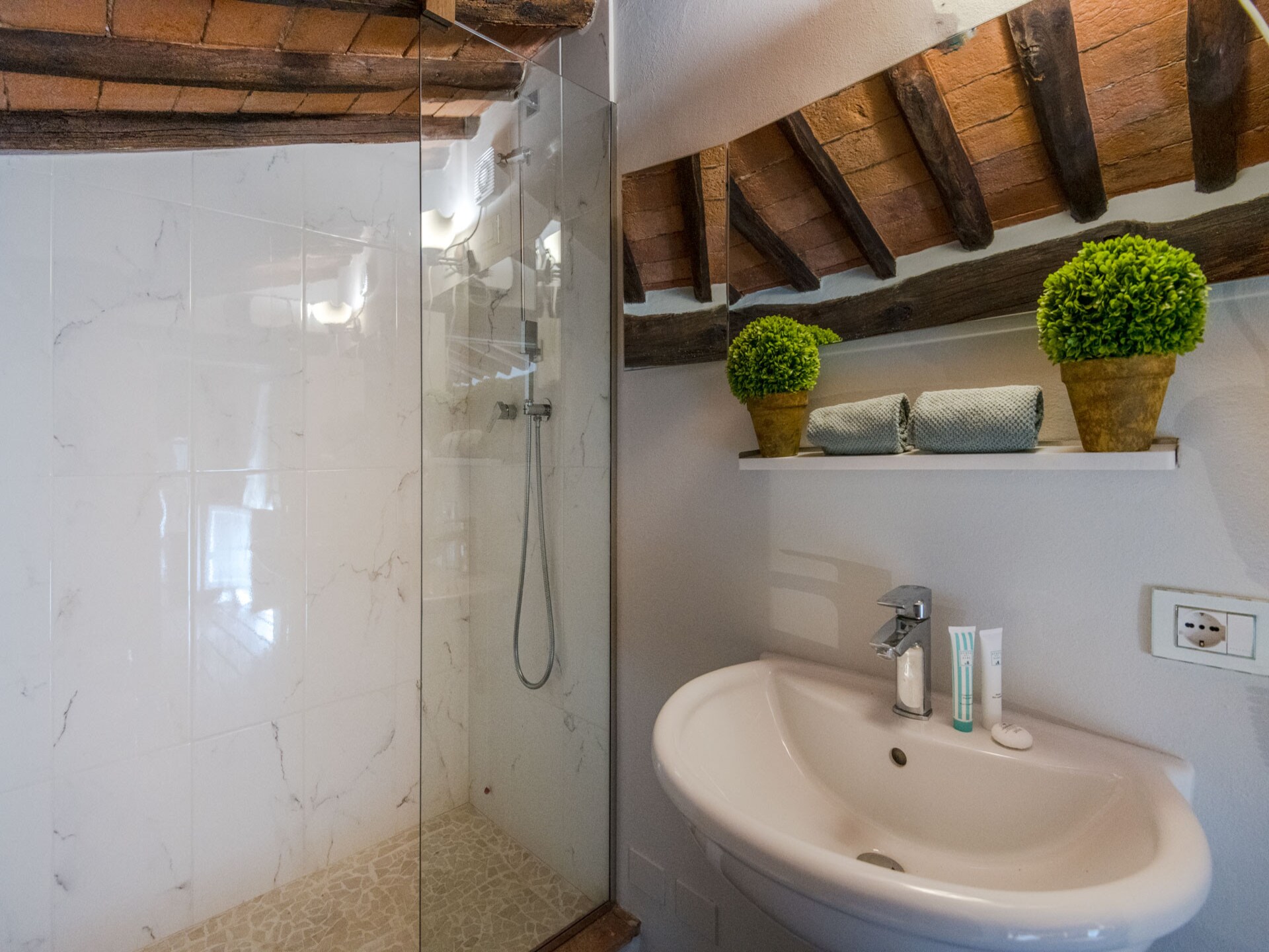 Historisch appartement in kunstwijk Lucca met modern comfort - foto 18