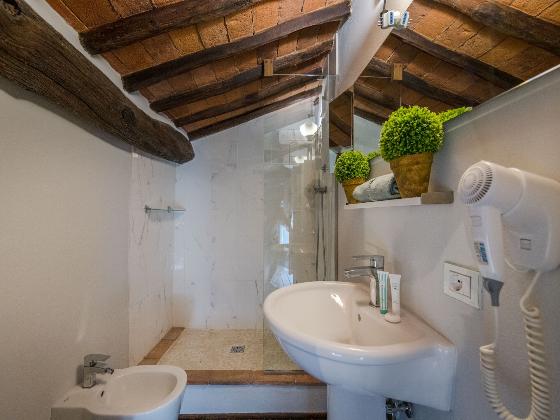 Historisch appartement in kunstwijk Lucca met modern comfort - foto 22