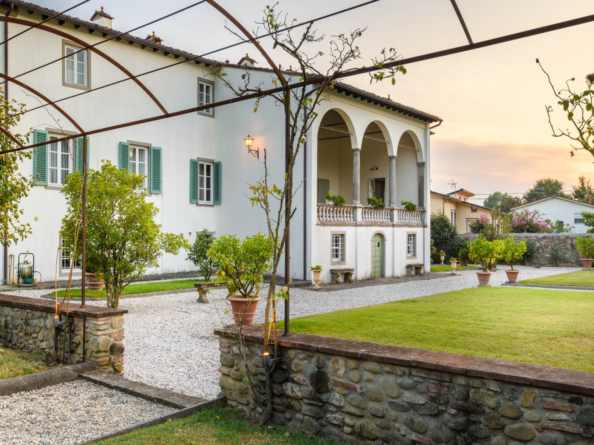 Historische villa aan de voet van Lucca met panoramisch uitzicht en zwembad - foto 2