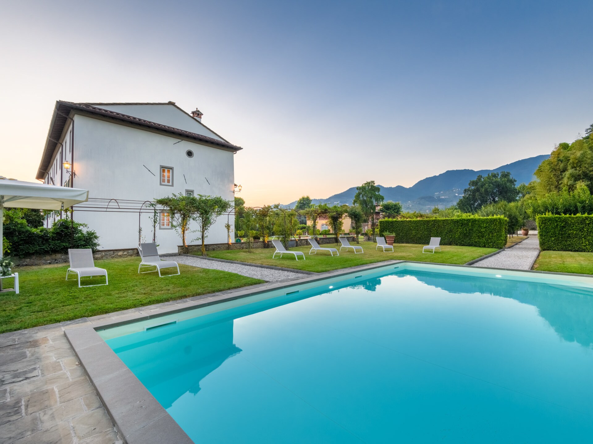 Historische villa aan de voet van Lucca met panoramisch uitzicht en zwembad - foto 11