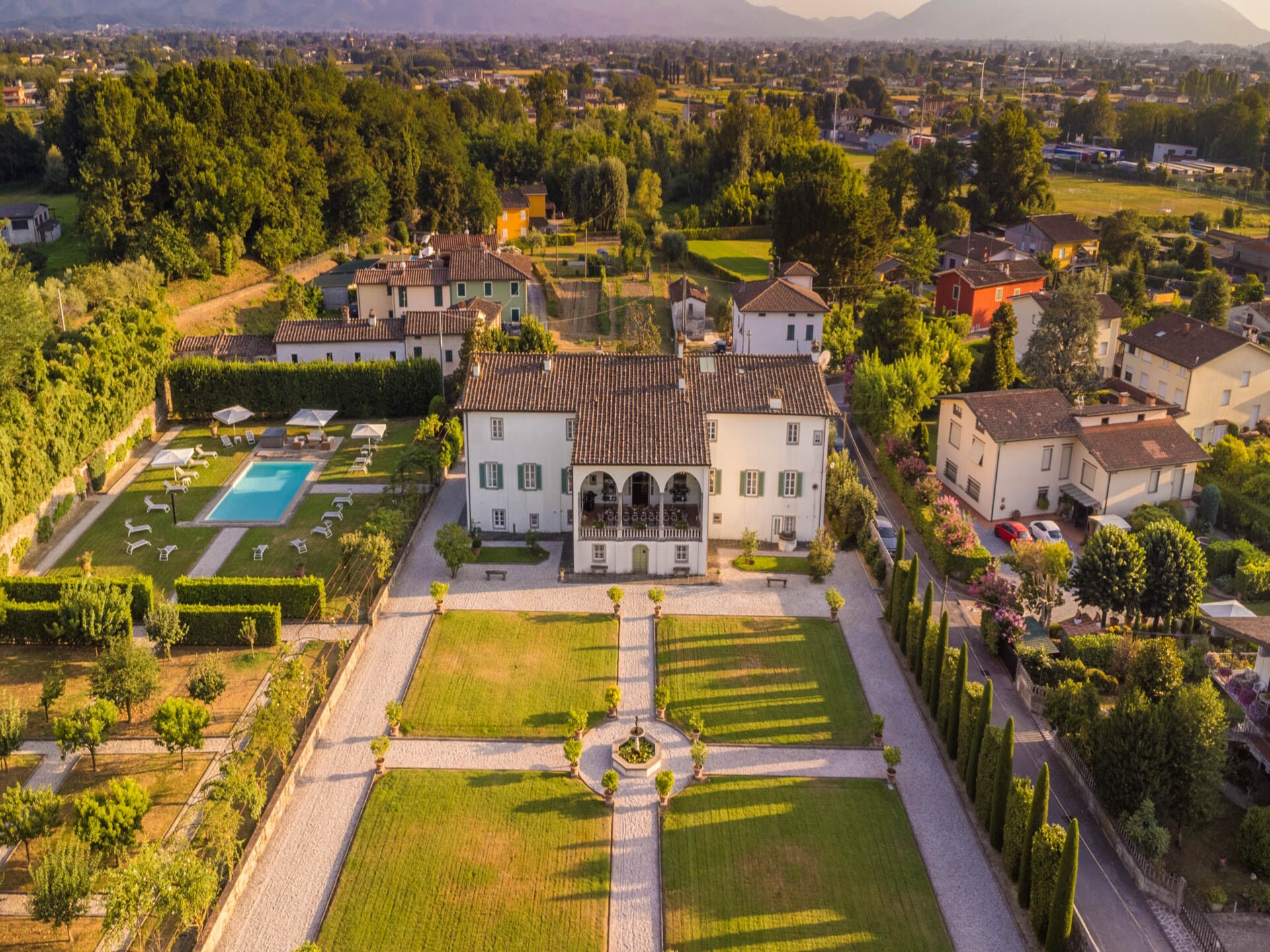 Historische villa aan de voet van Lucca met panoramisch uitzicht en zwembad - foto 7