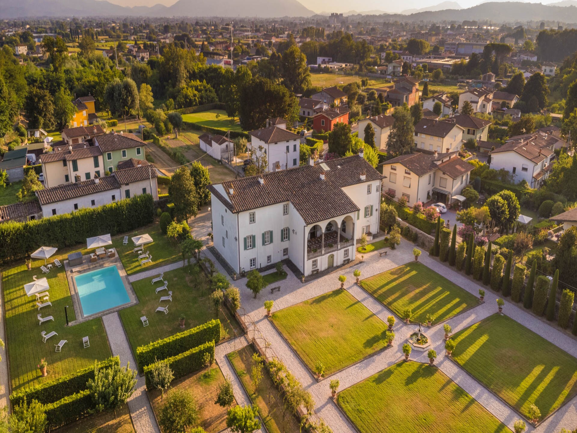 Historische villa aan de voet van Lucca met panoramisch uitzicht en zwembad - foto 5