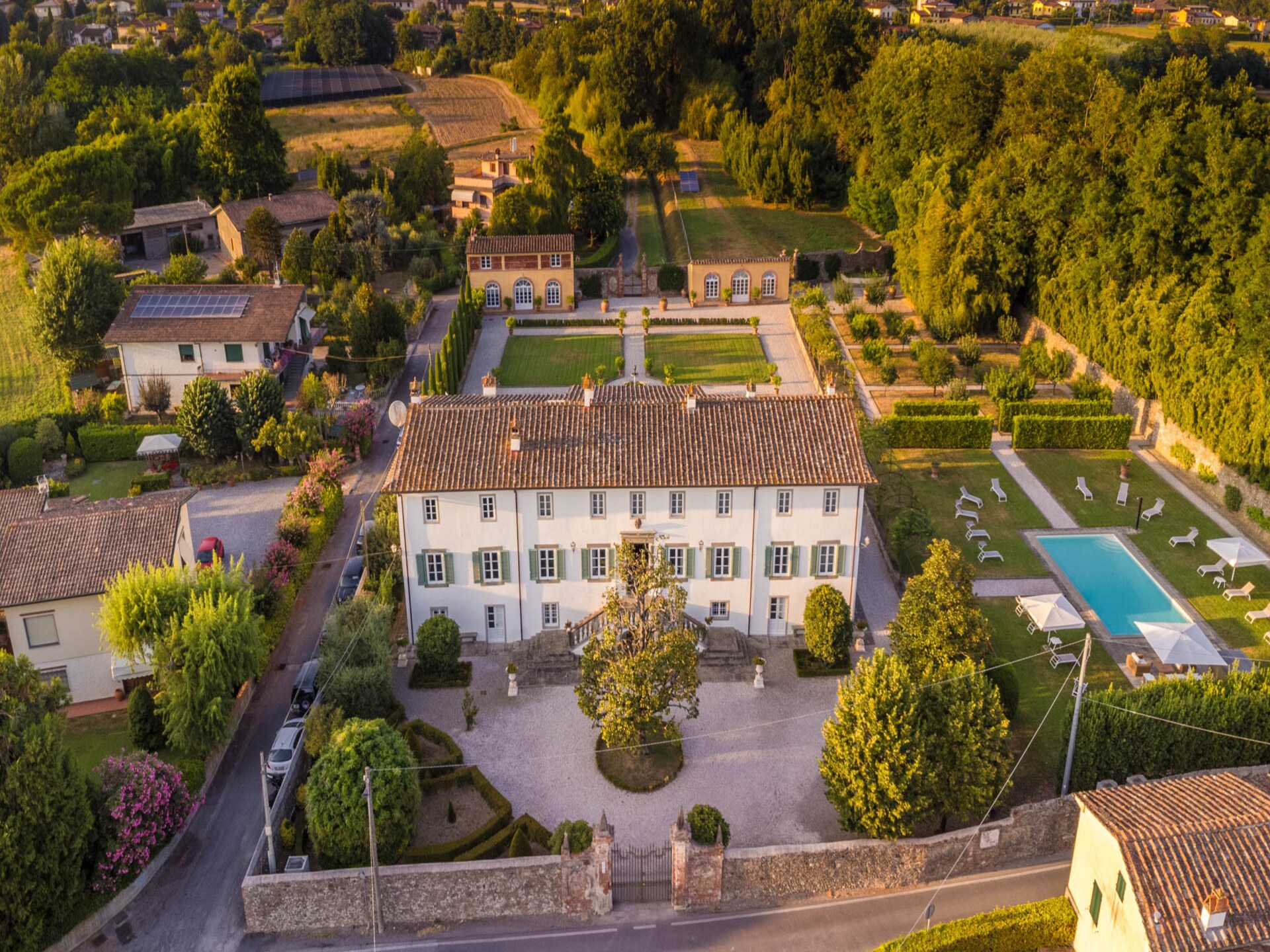 Historische villa aan de voet van Lucca met panoramisch uitzicht en zwembad - foto 4