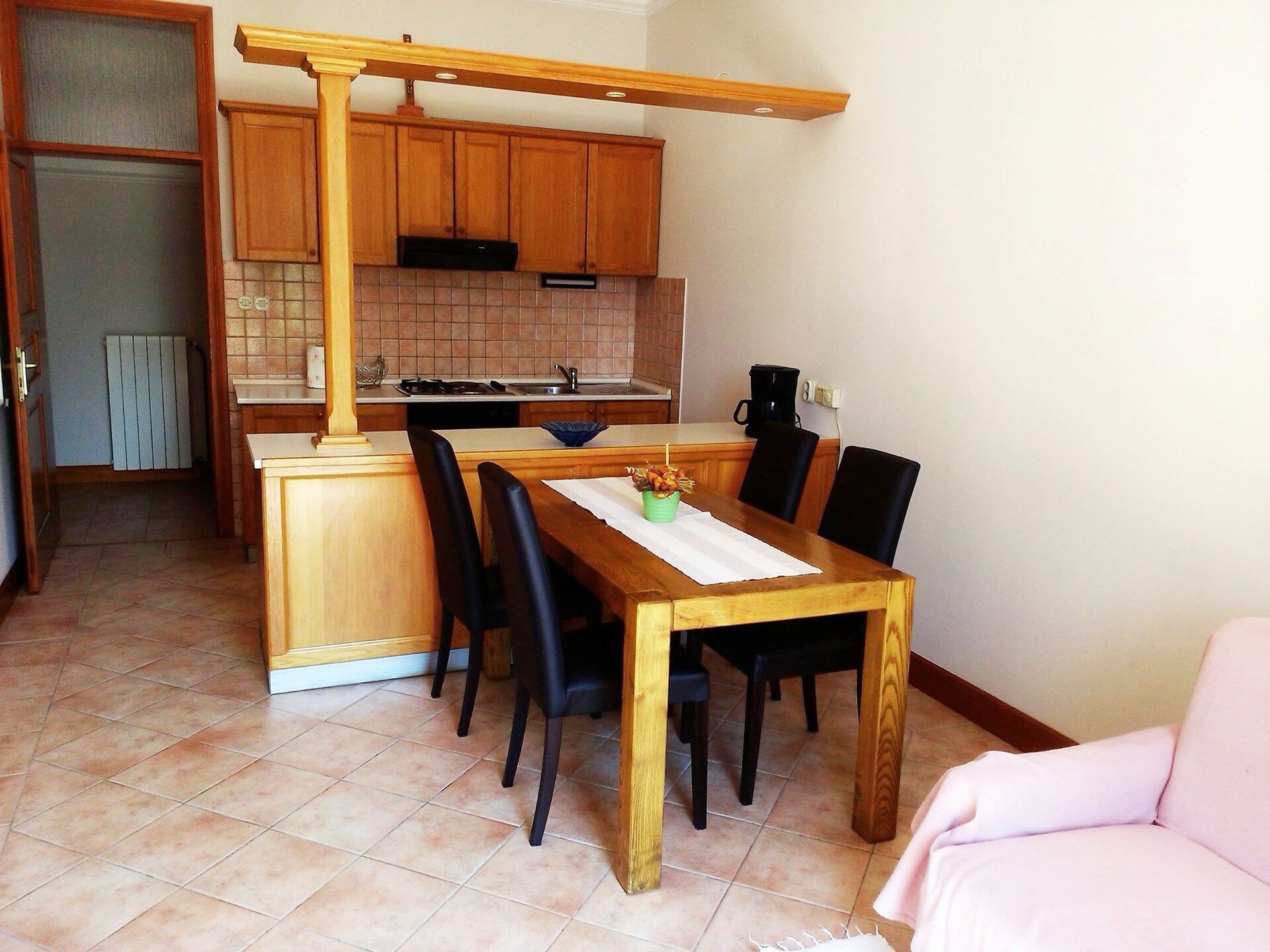 Appartement aan zee in Rab met tuin, terras en BBQ op 100m van strand - foto 2
