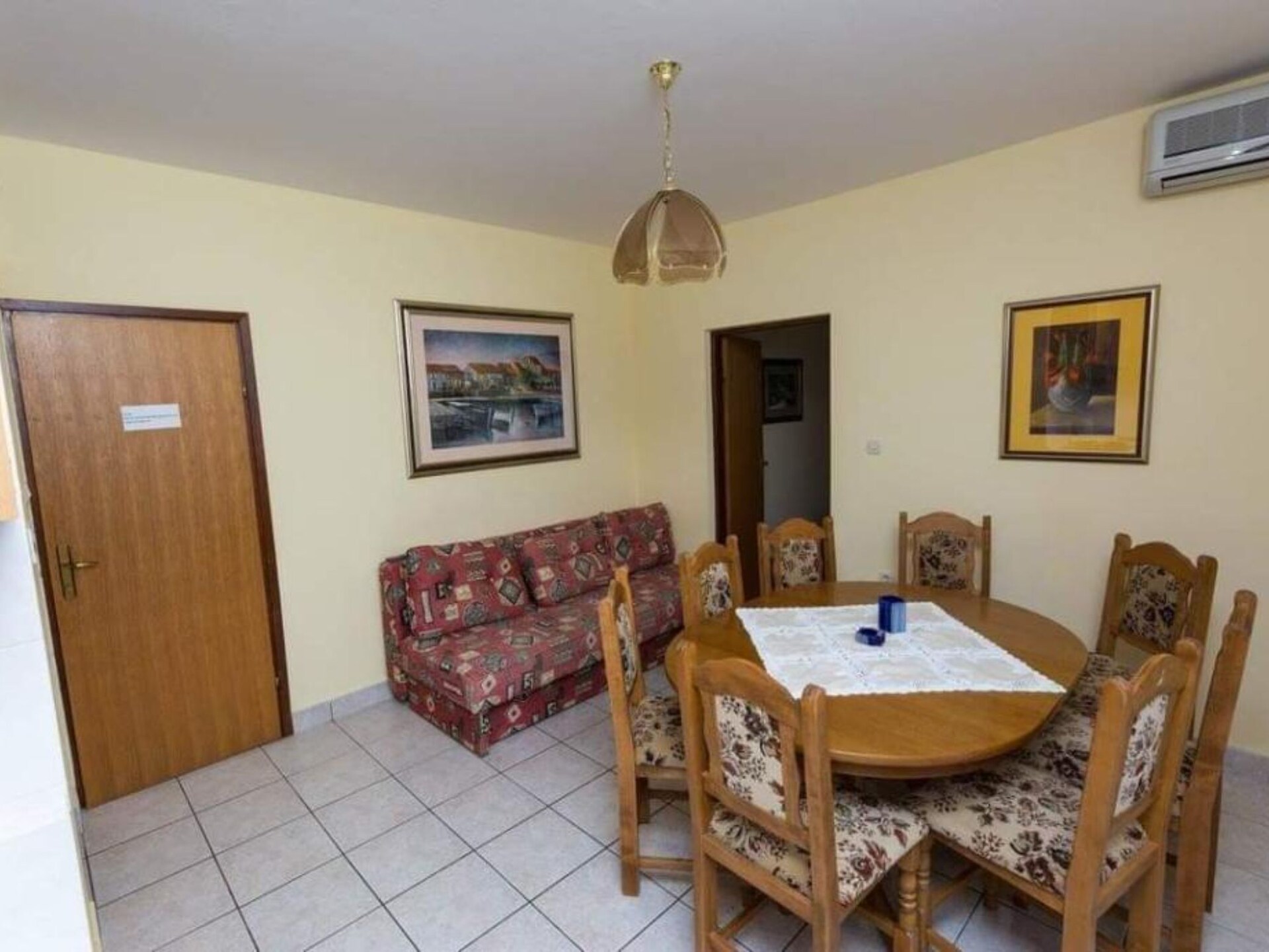 Aan het strand: Ruim appartement voor 8 personen in Okrug Gornji - foto 2