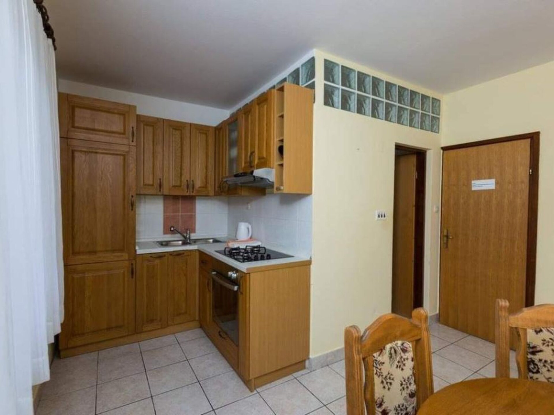 Aan het strand: Ruim appartement voor 8 personen in Okrug Gornji - foto 4