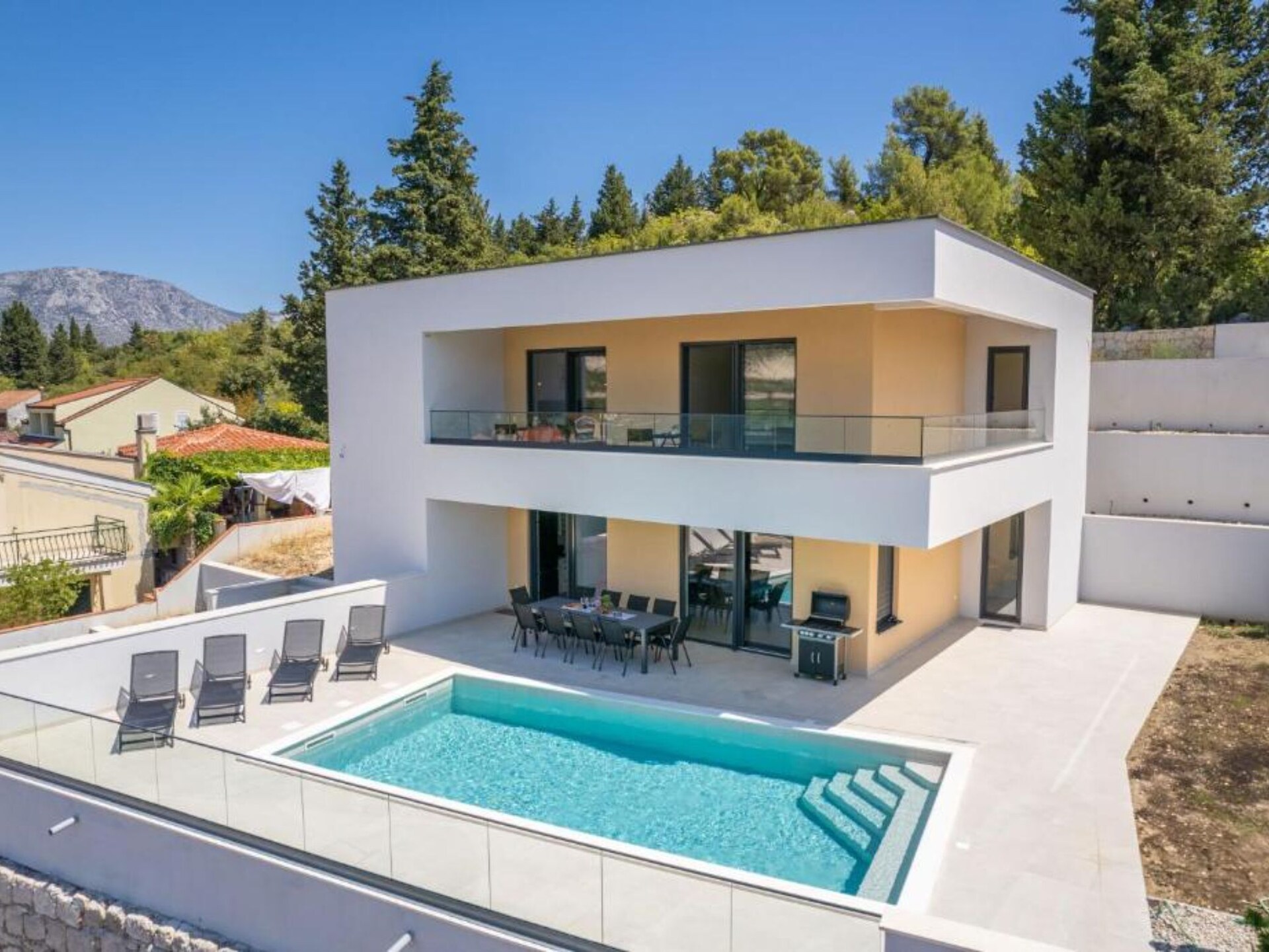 Aan het strand: Luxe vakantiehuis Luxury Villa Navis in Rogotin - foto 31