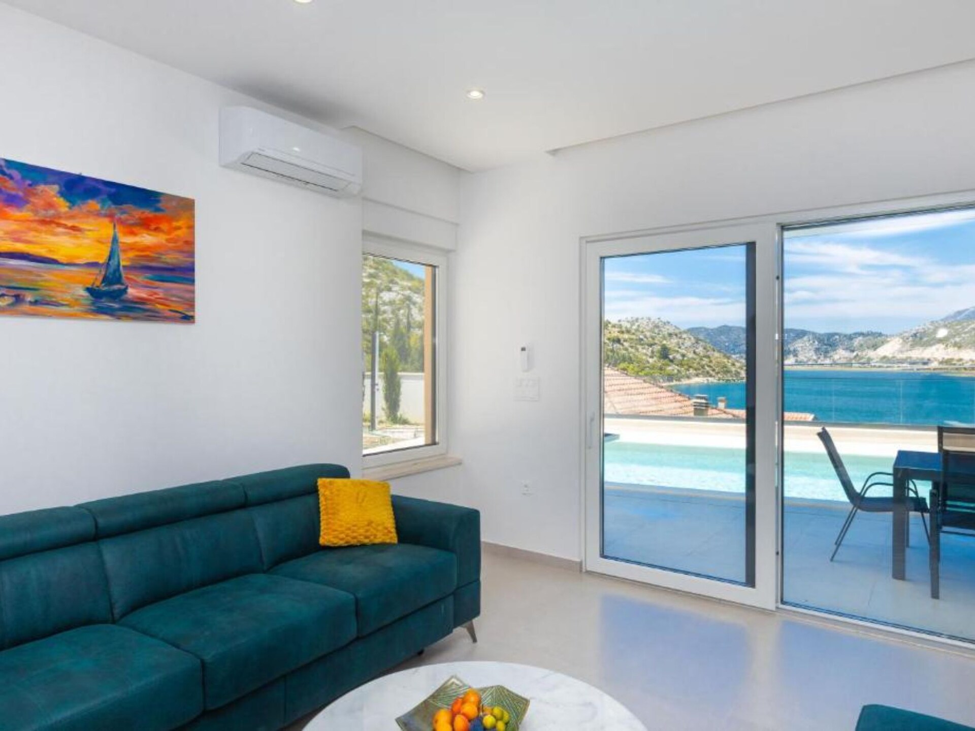 Aan het strand: Luxe vakantiehuis Luxury Villa Navis in Rogotin - foto 3