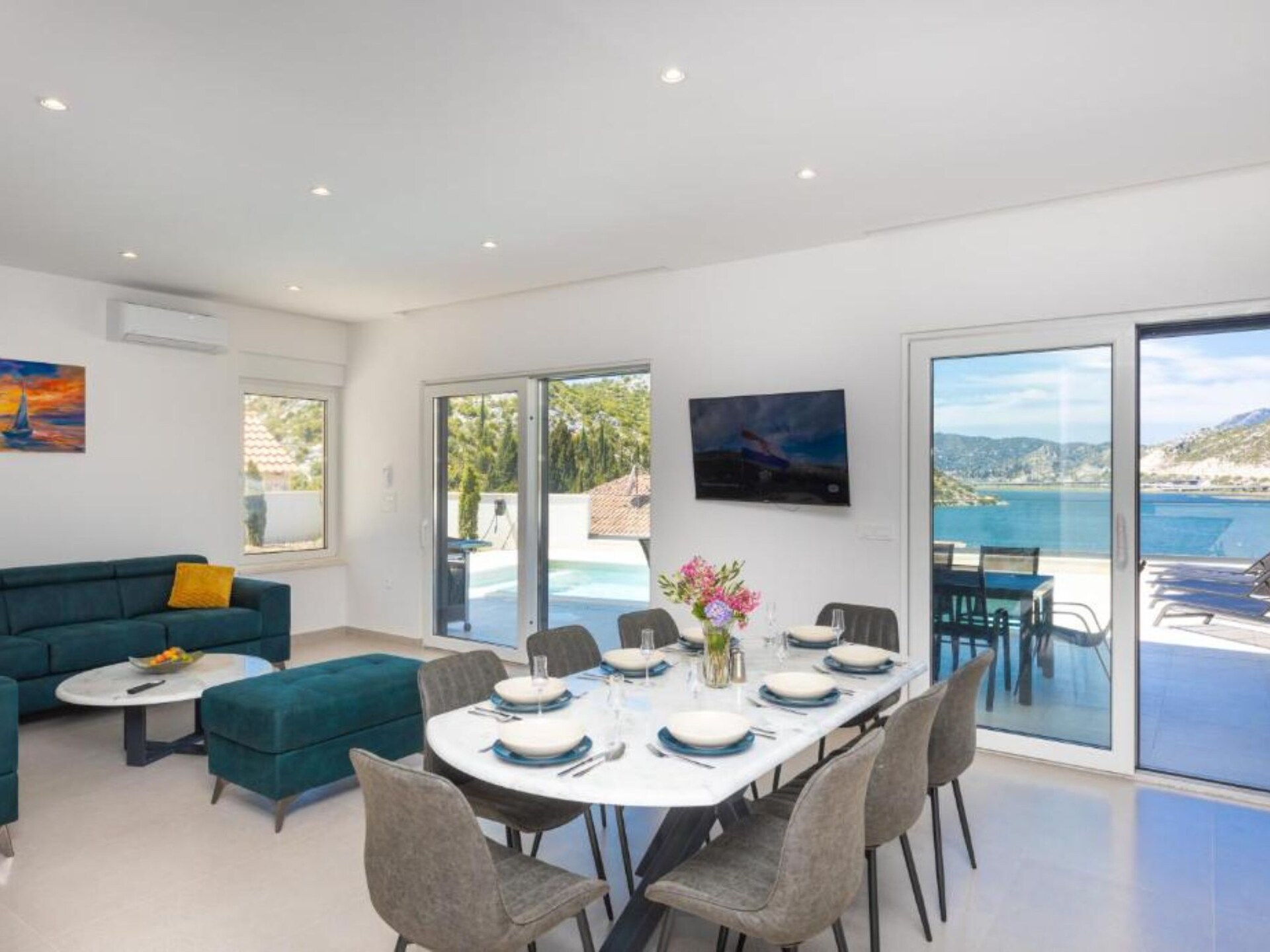 Aan het strand: Luxe vakantiehuis Luxury Villa Navis in Rogotin - foto 5