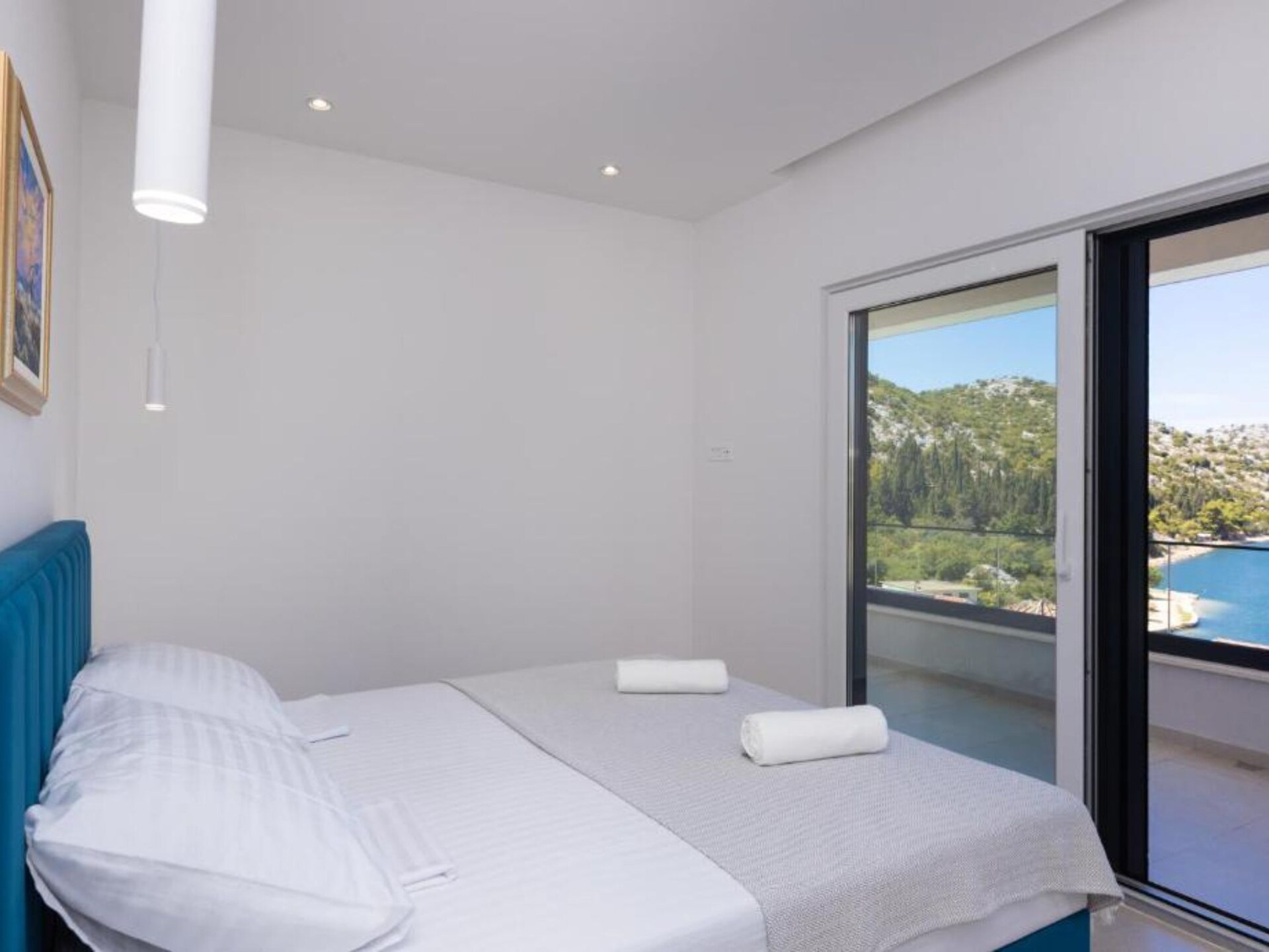 Aan het strand: Luxe vakantiehuis Luxury Villa Navis in Rogotin - foto 9