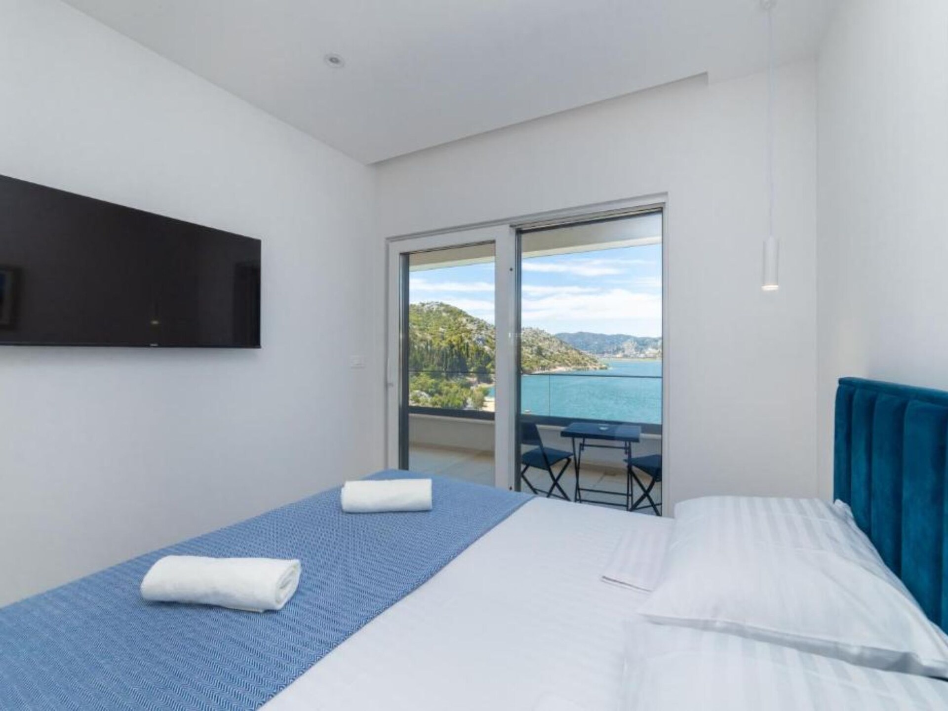 Aan het strand: Luxe vakantiehuis Luxury Villa Navis in Rogotin - foto 10