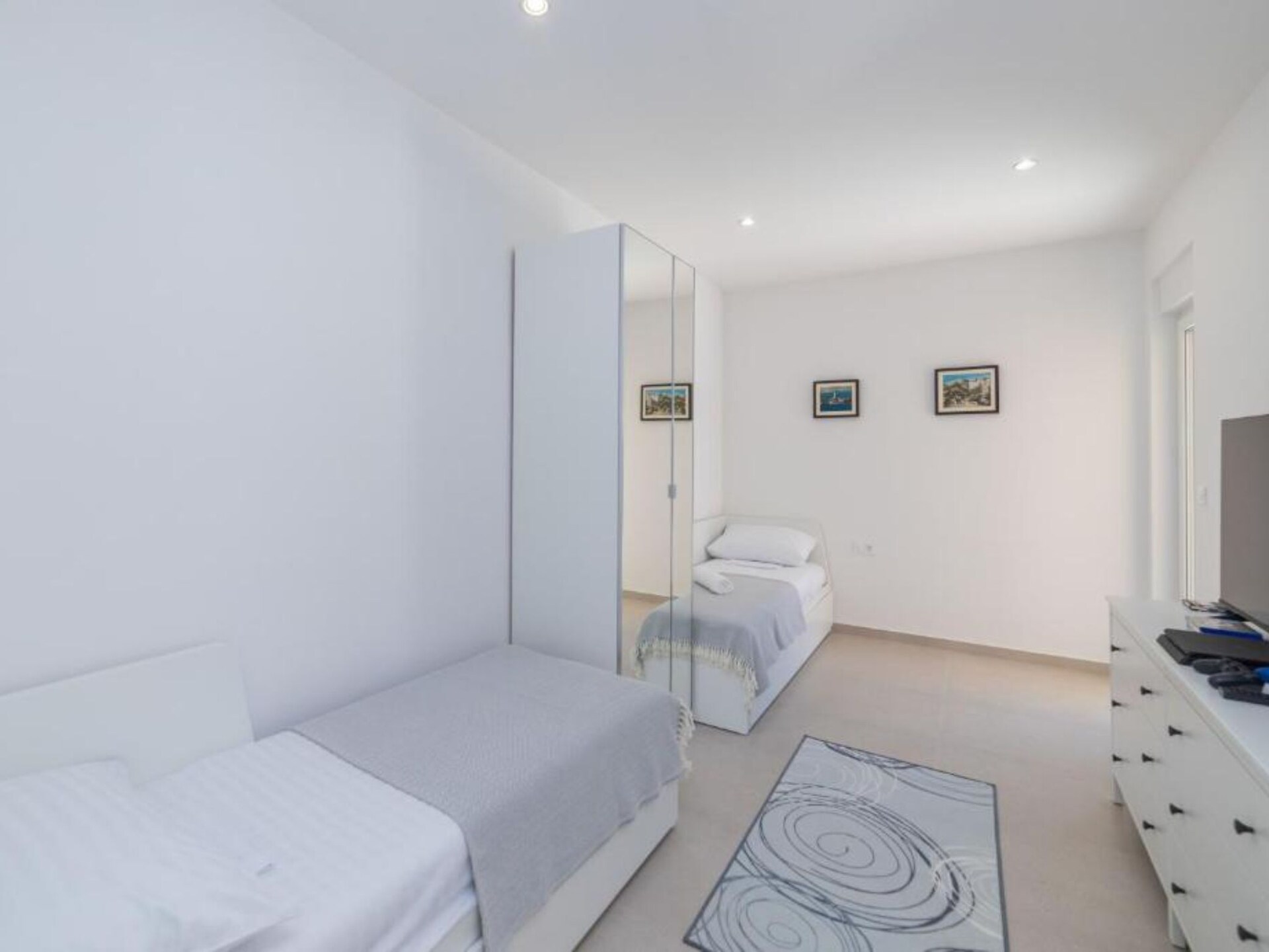 Aan het strand: Luxe vakantiehuis Luxury Villa Navis in Rogotin - foto 16