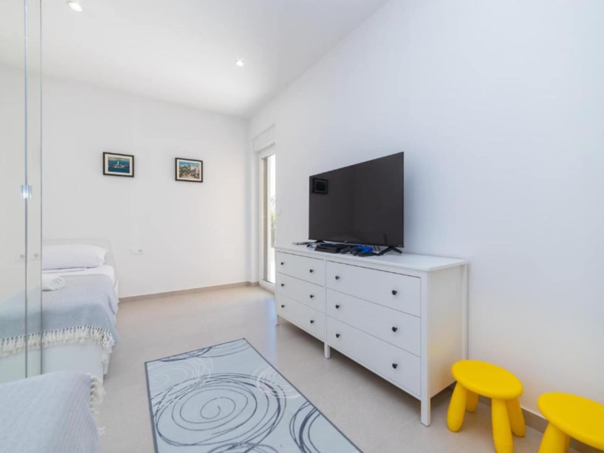 Aan het strand: Luxe vakantiehuis Luxury Villa Navis in Rogotin - foto 18