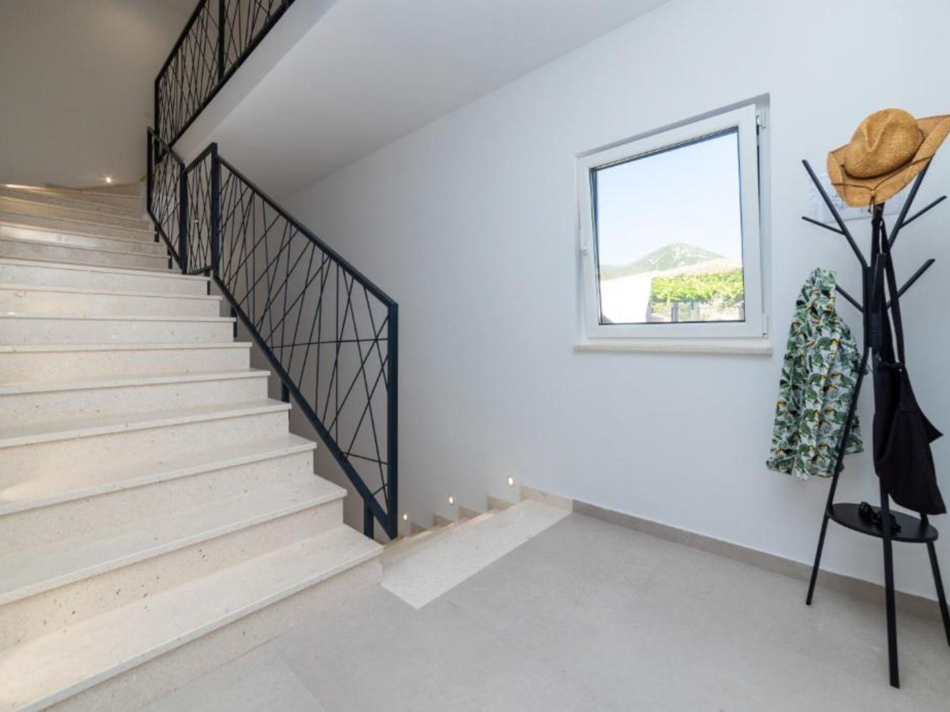 Aan het strand: Luxe vakantiehuis Luxury Villa Navis in Rogotin - foto 44