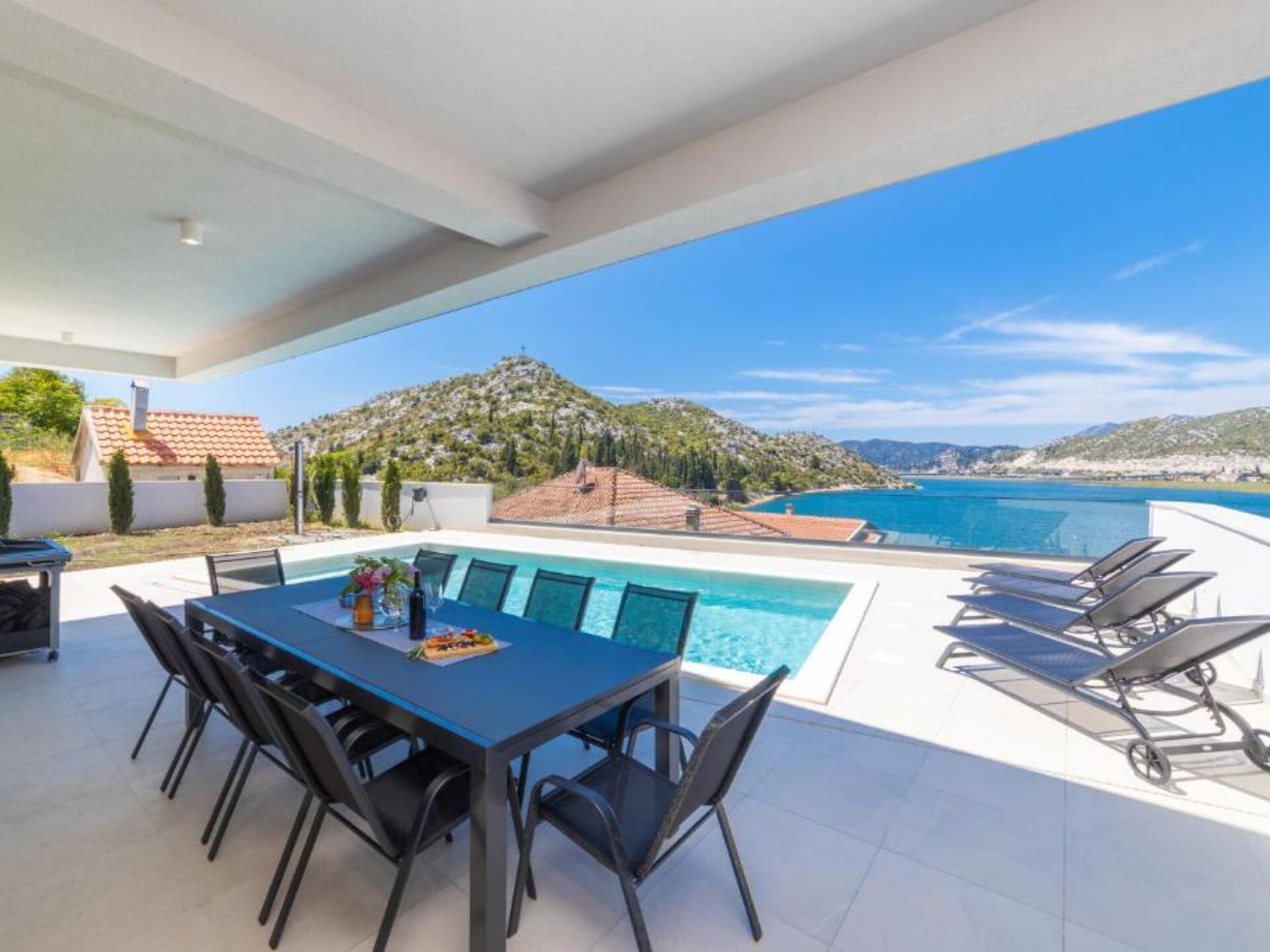 Aan het strand: Luxe vakantiehuis Luxury Villa Navis in Rogotin - foto 37