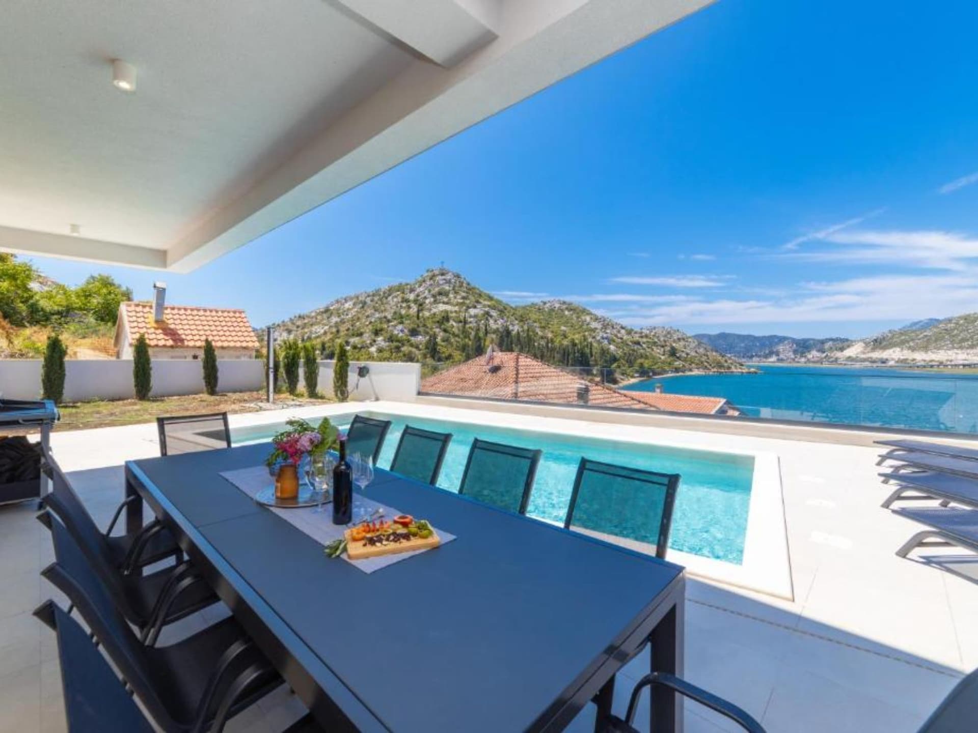 Aan het strand: Luxe vakantiehuis Luxury Villa Navis in Rogotin - foto 38