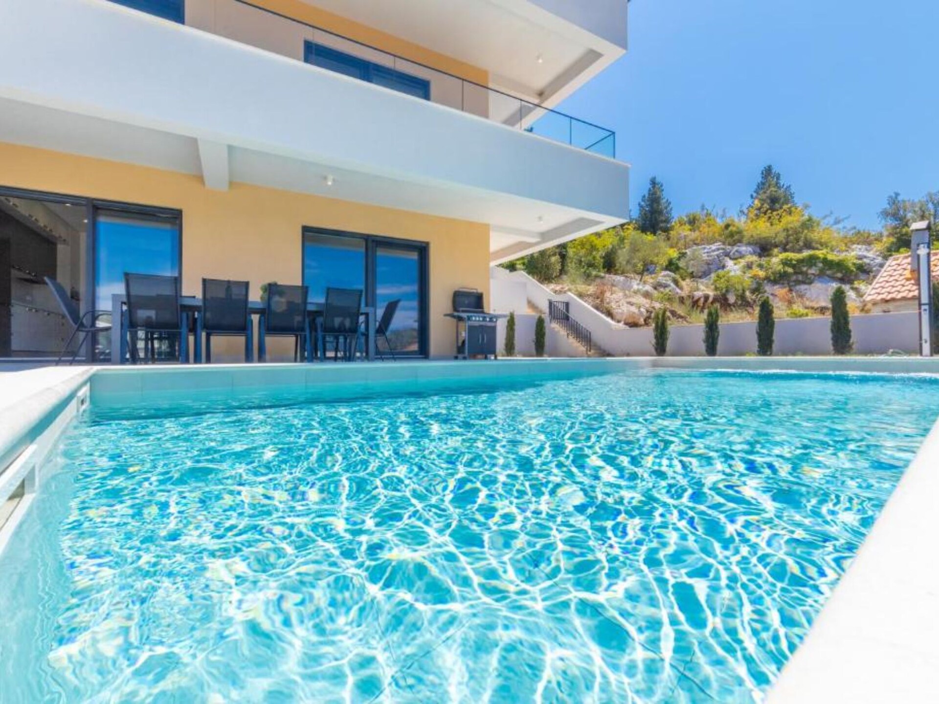 Aan het strand: Luxe vakantiehuis Luxury Villa Navis in Rogotin - foto 35