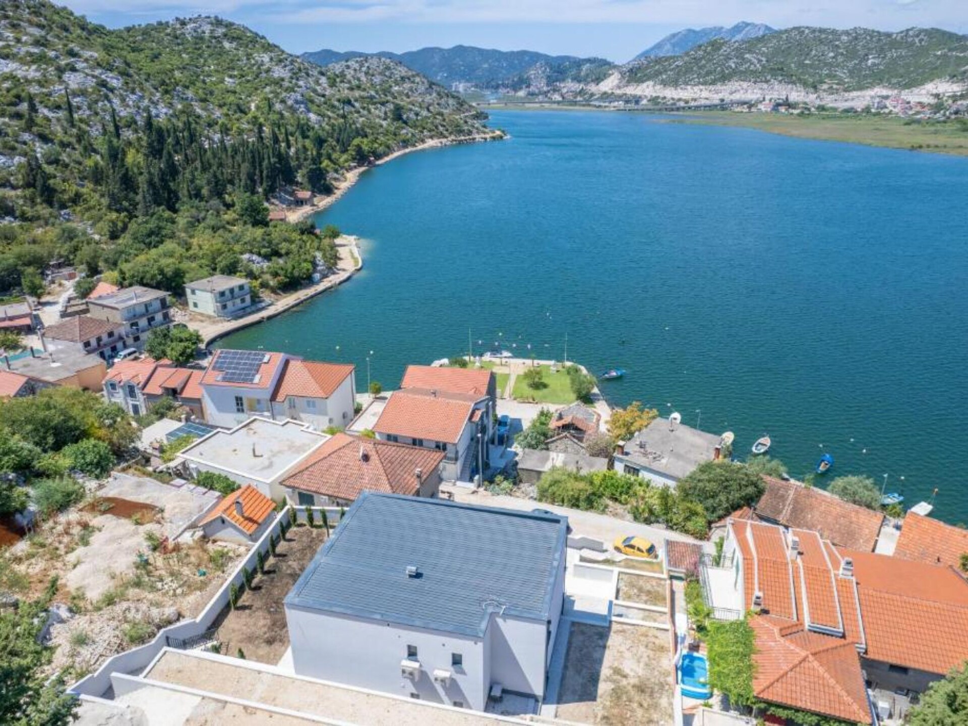 Aan het strand: Luxe vakantiehuis Luxury Villa Navis in Rogotin - foto 41