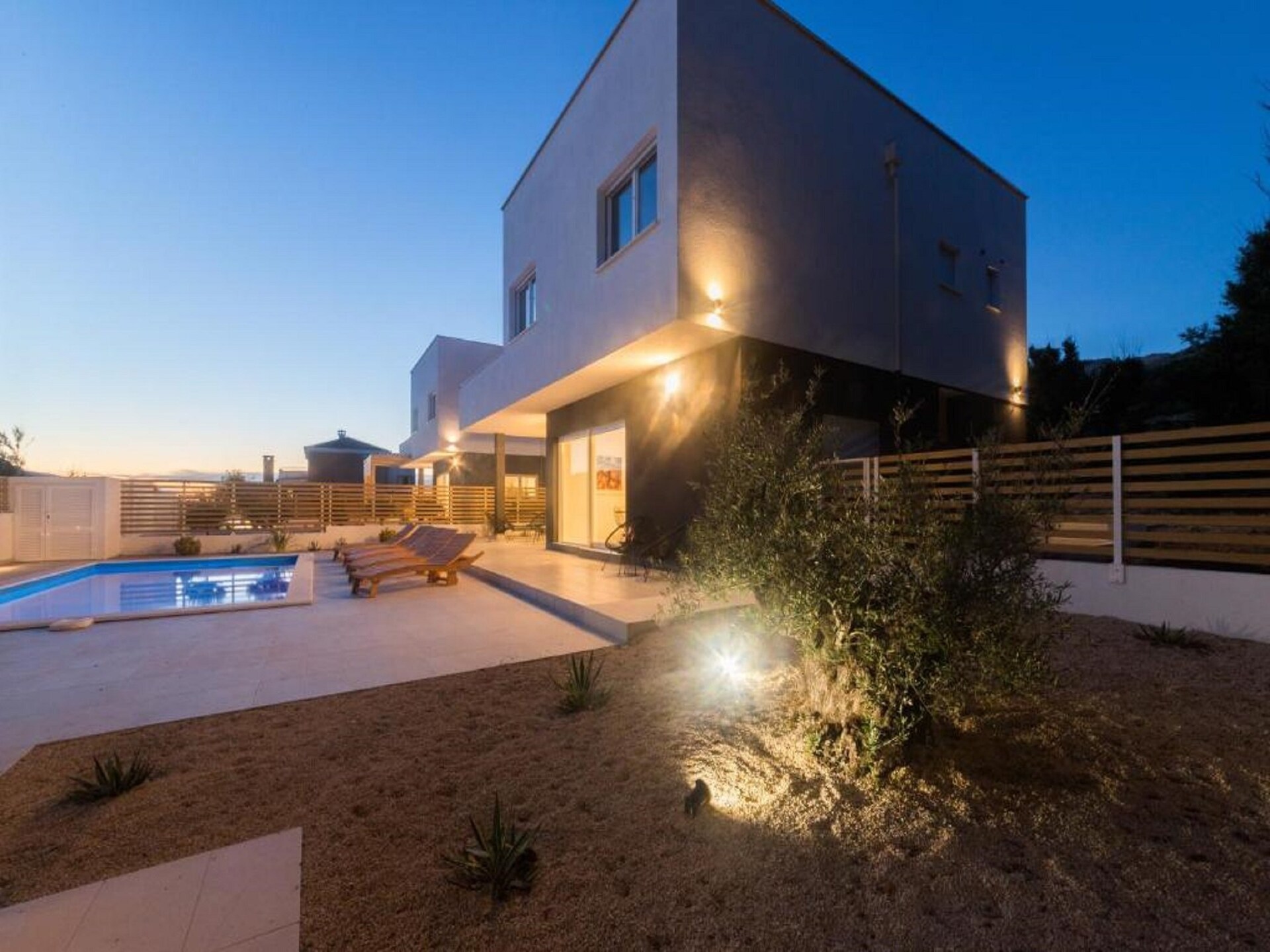 10-persoons luxe villa aan zee op Pag met zwembad - foto 36