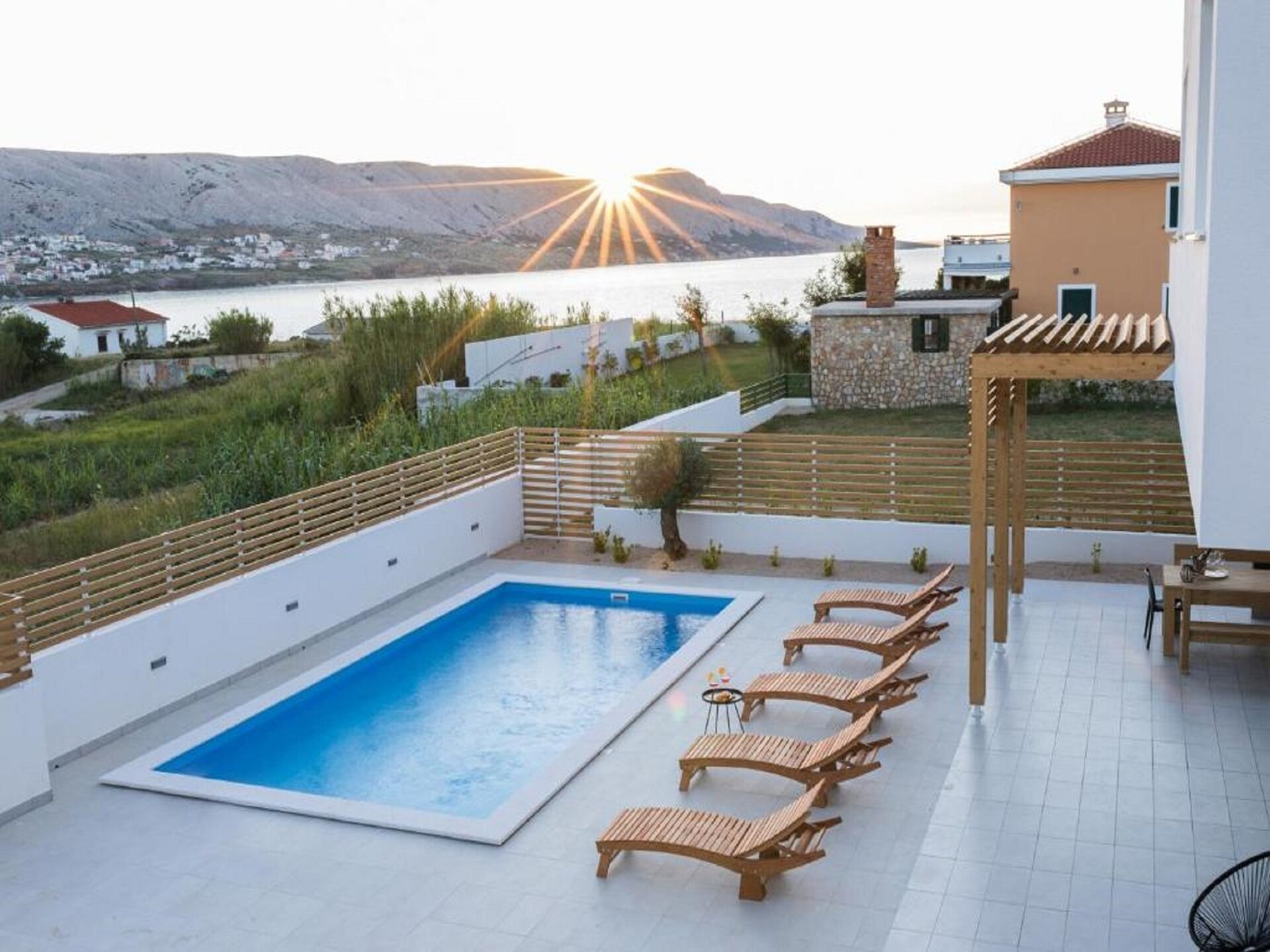 Aan zee: Luxe villa op Pag voor 10 personen met zwembad - foto 26