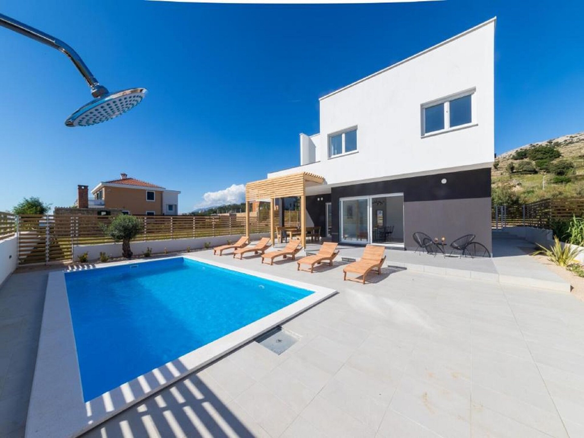 Aan zee: Luxe villa op Pag voor 10 personen met zwembad - foto 28
