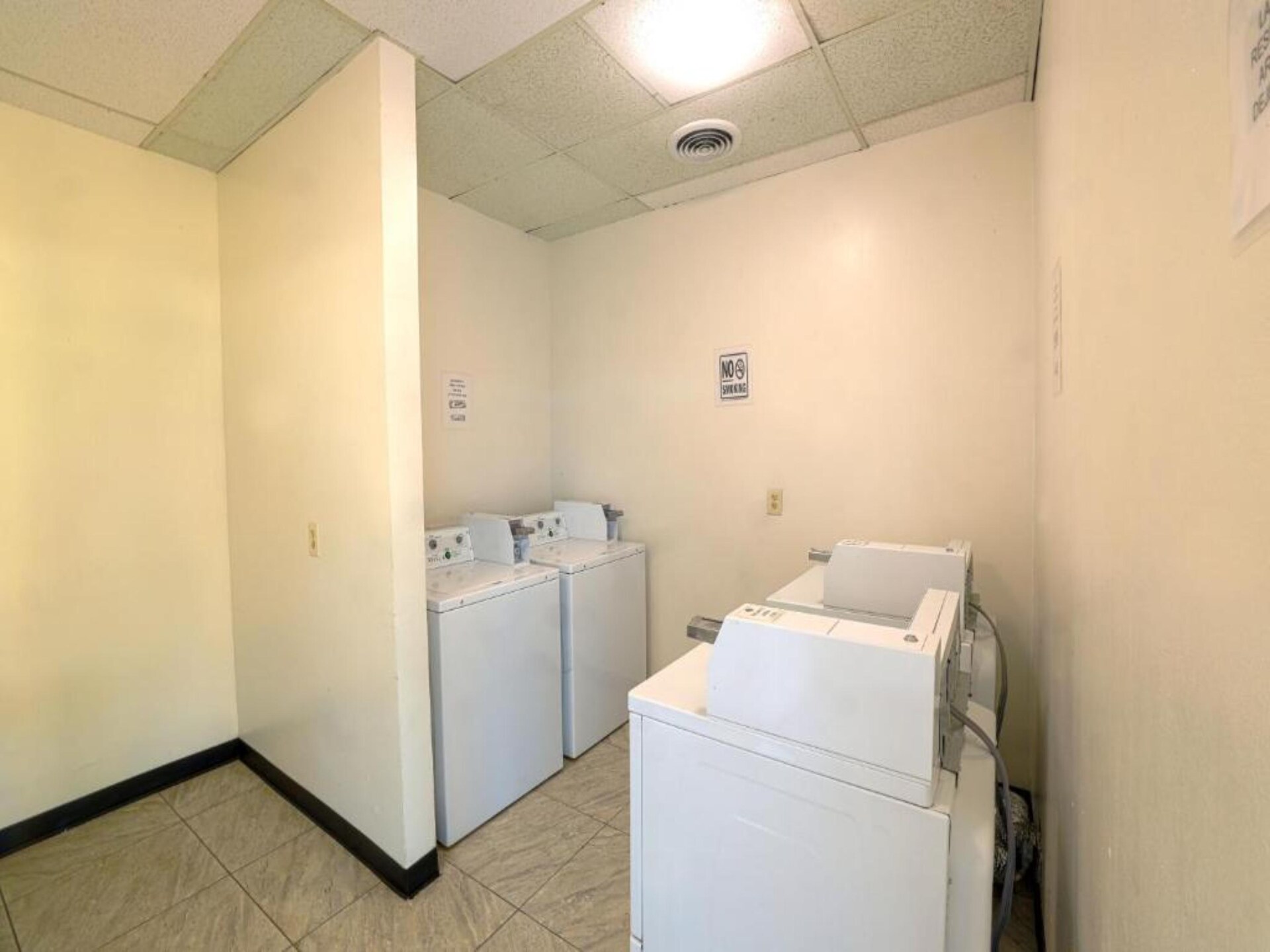 Knusse Kingsize Suite met Hot Tub nabij Longview Mall - foto 11