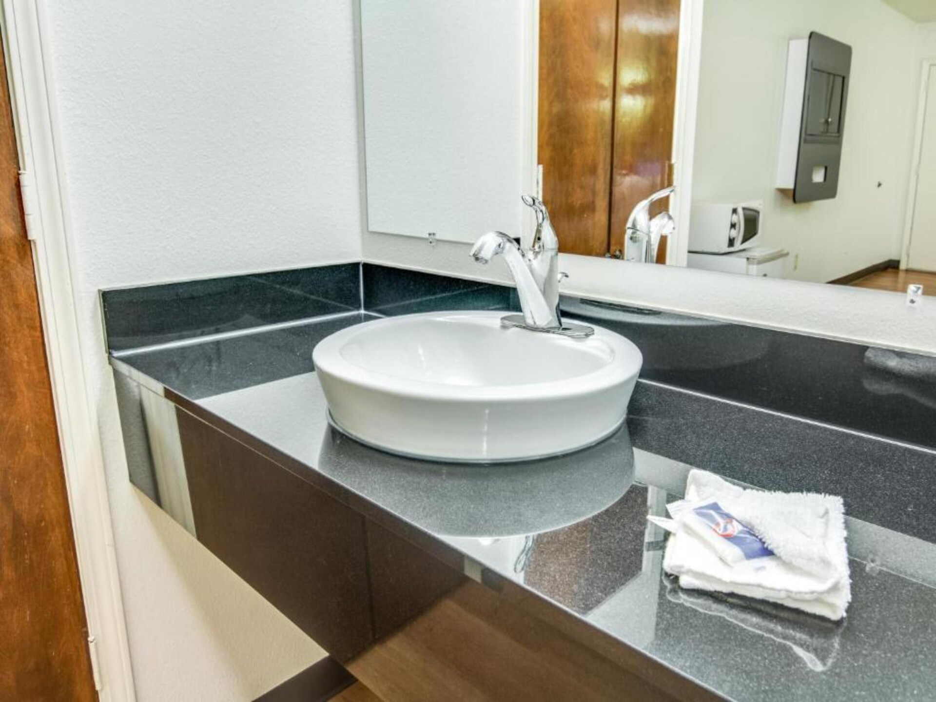 Knusse Kingsize Suite met Hot Tub nabij Longview Mall - foto 8