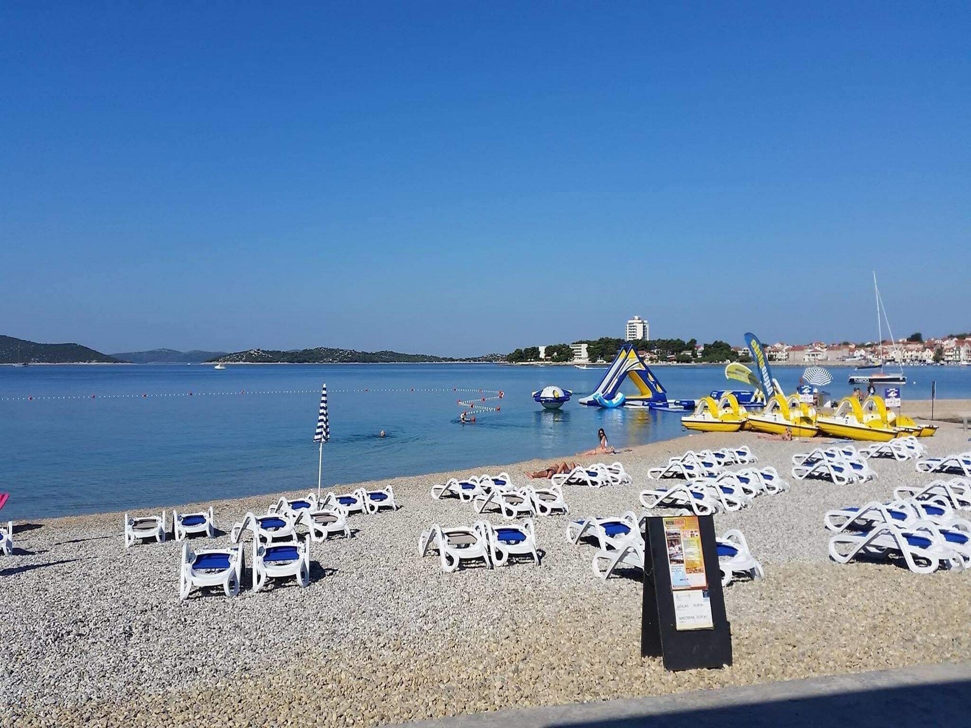 Tweeslaapkamerappartement met terras en balkon in Vodice, 400m van het strand - foto 29