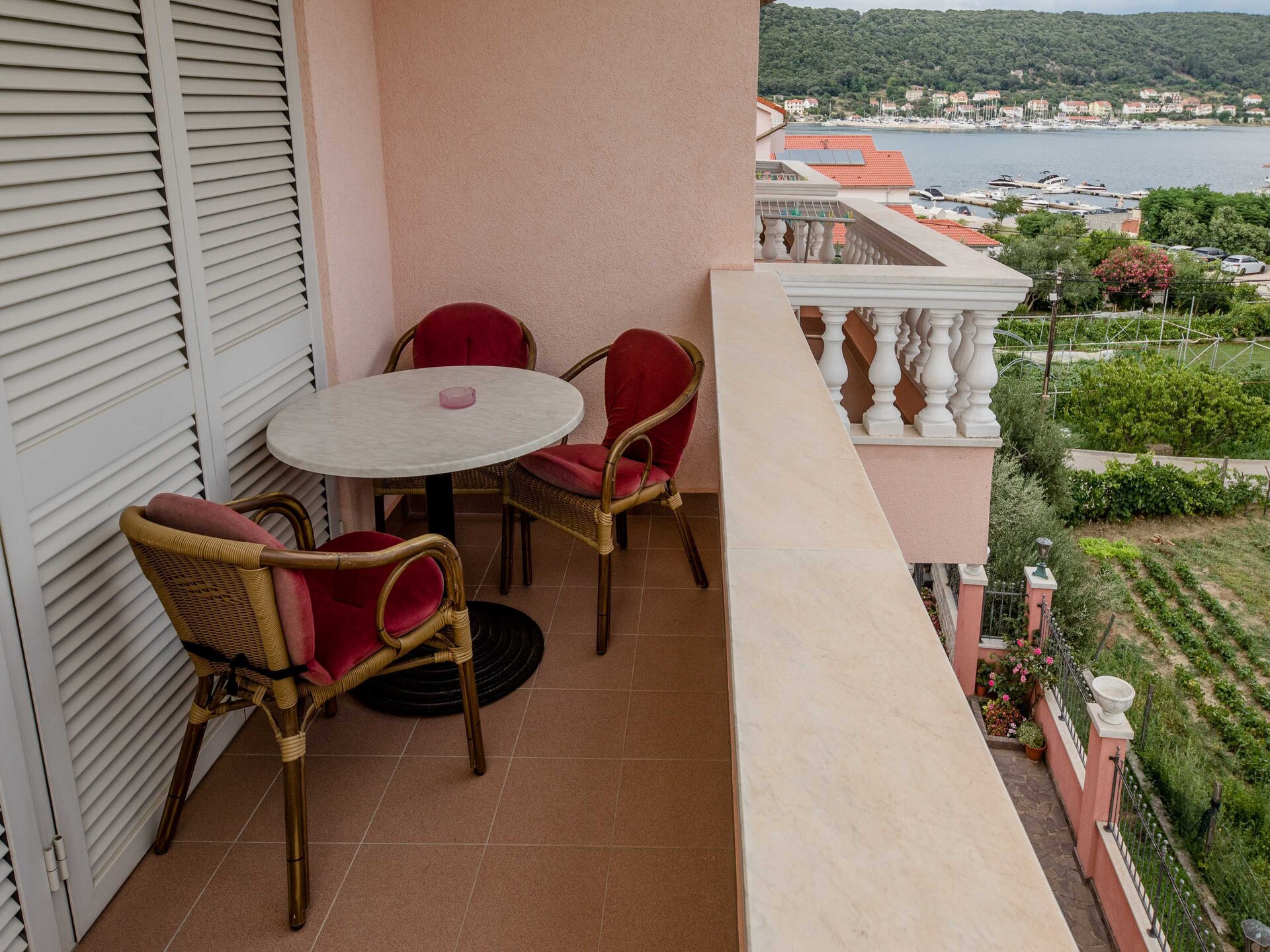 Comfortabele 3-persoons kamer met balkon en zeezicht in Supetarska Draga - foto 29